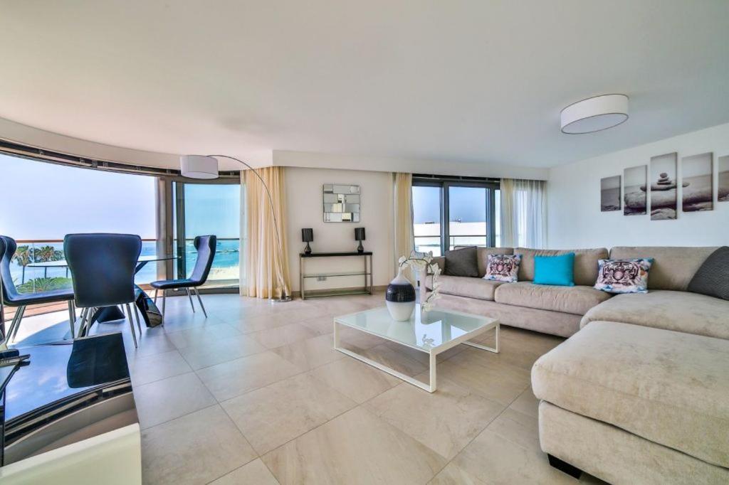 Deluxe Apartment 701