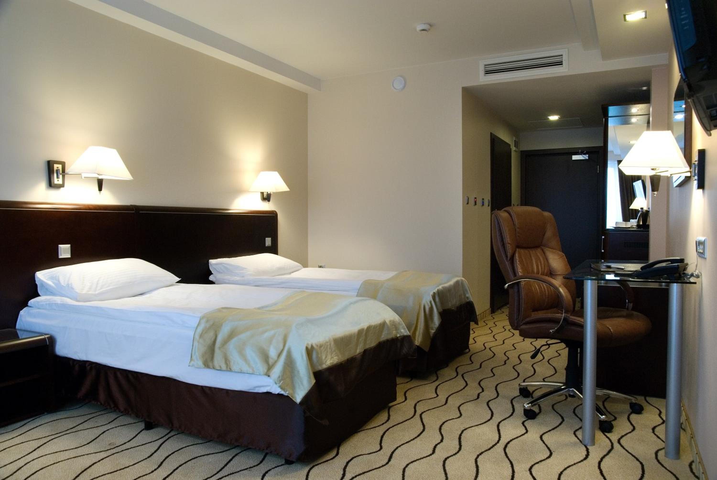 Twin Room - Photo 2
