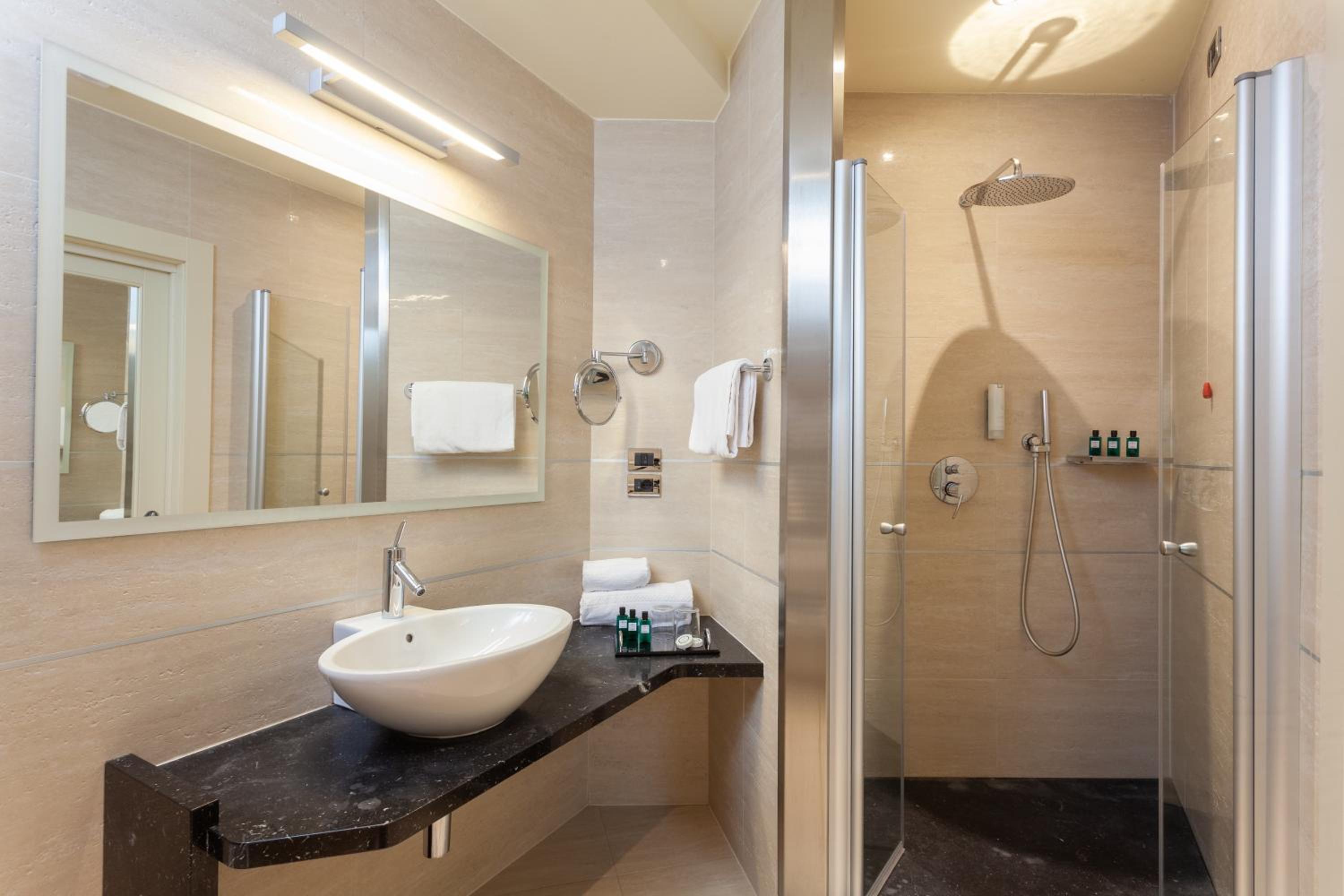 Executive Double or Twin Room with Panoramic View photo 3