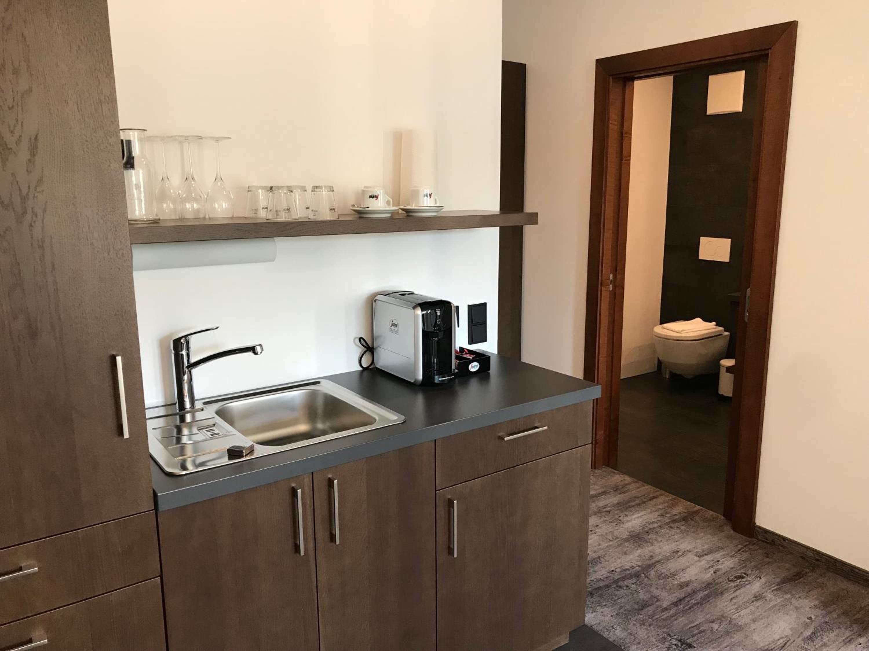 One-Bedroom Apartment - Photo 2