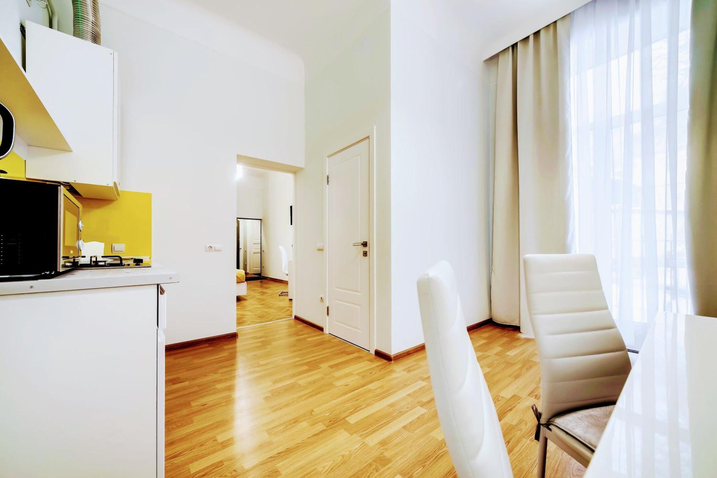 Knyazha street 4, ap 3 - Two-Bedroom Family Apartment with Terrace