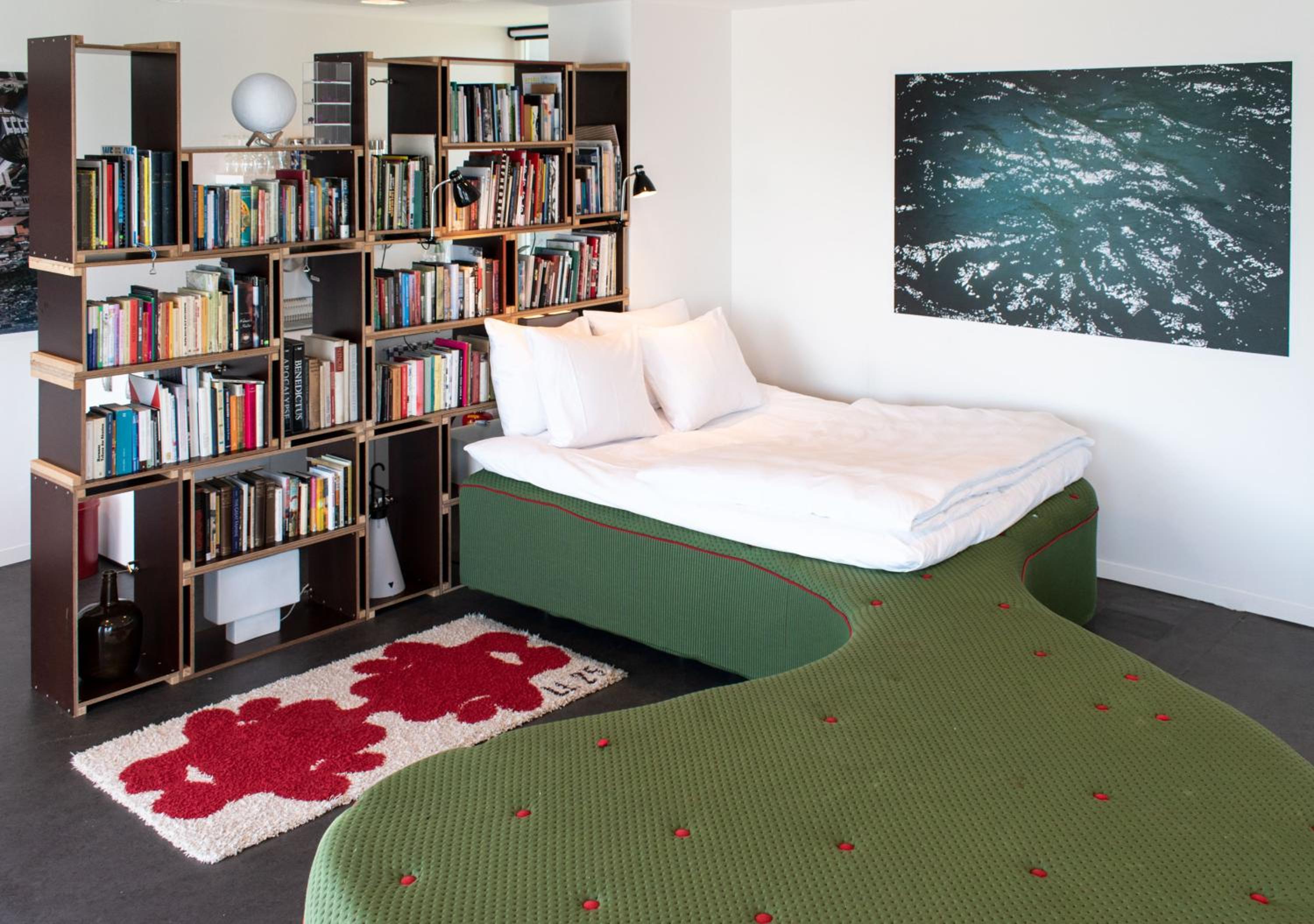 Apartment with Lake View