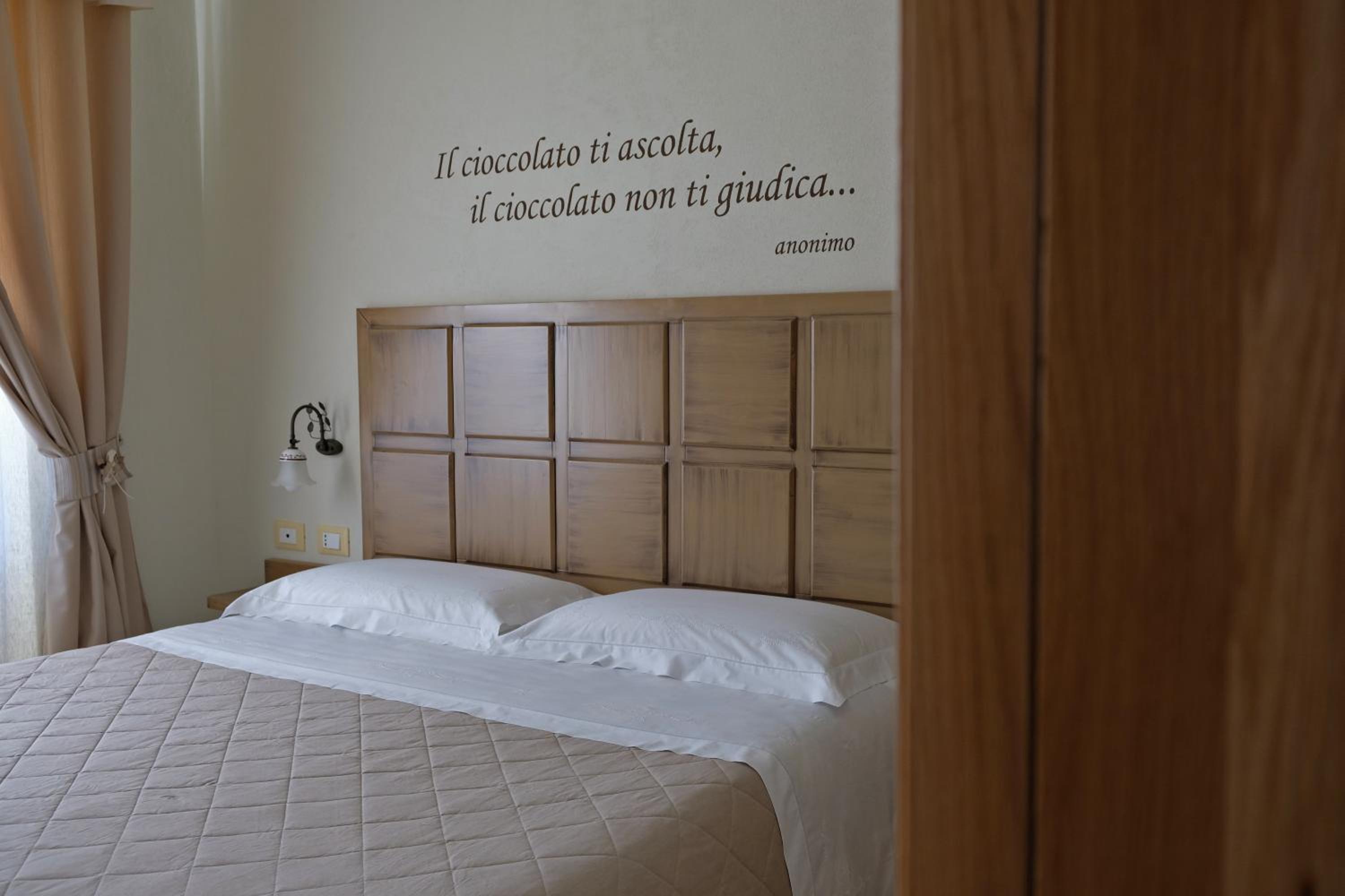 Standard Double Room - Photo 5