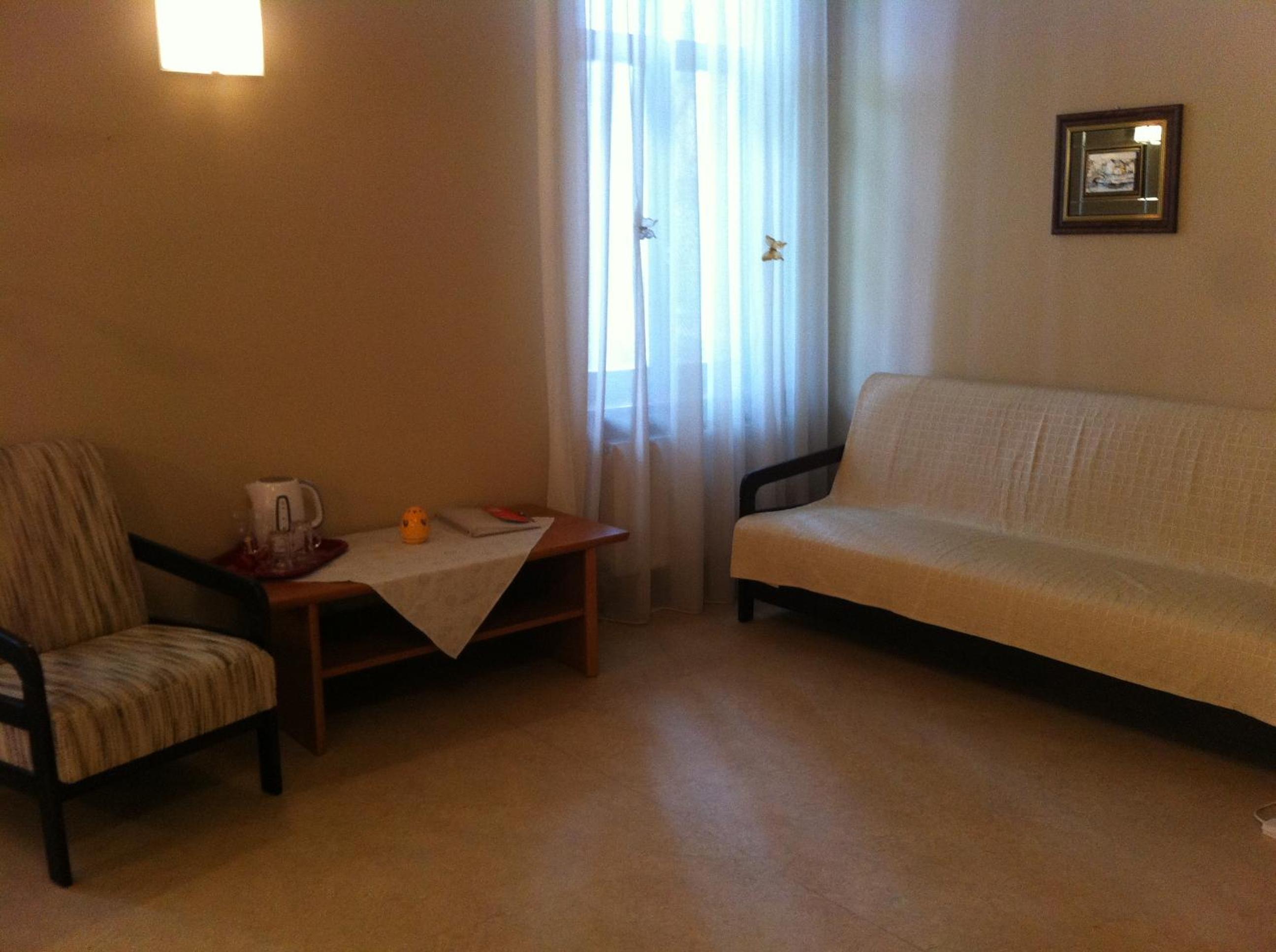 Family Room (2 Adults + 2 Children)