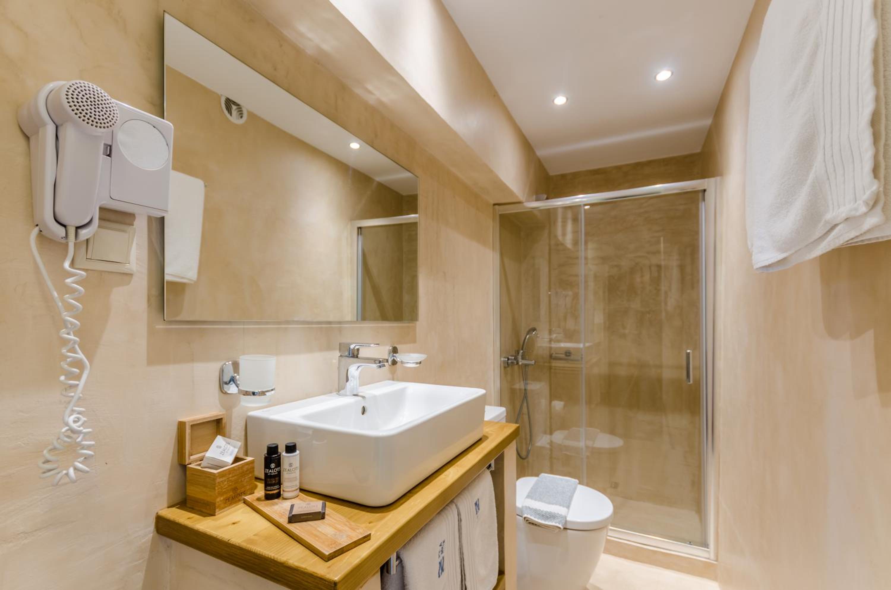 Economy Twin Room with Sea View photo 2