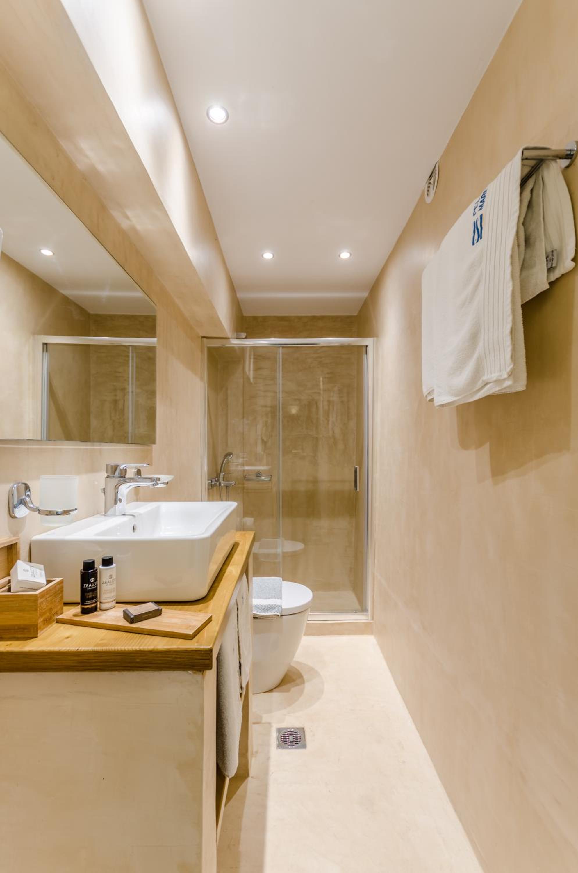Economy Twin Room with Sea View photo 3