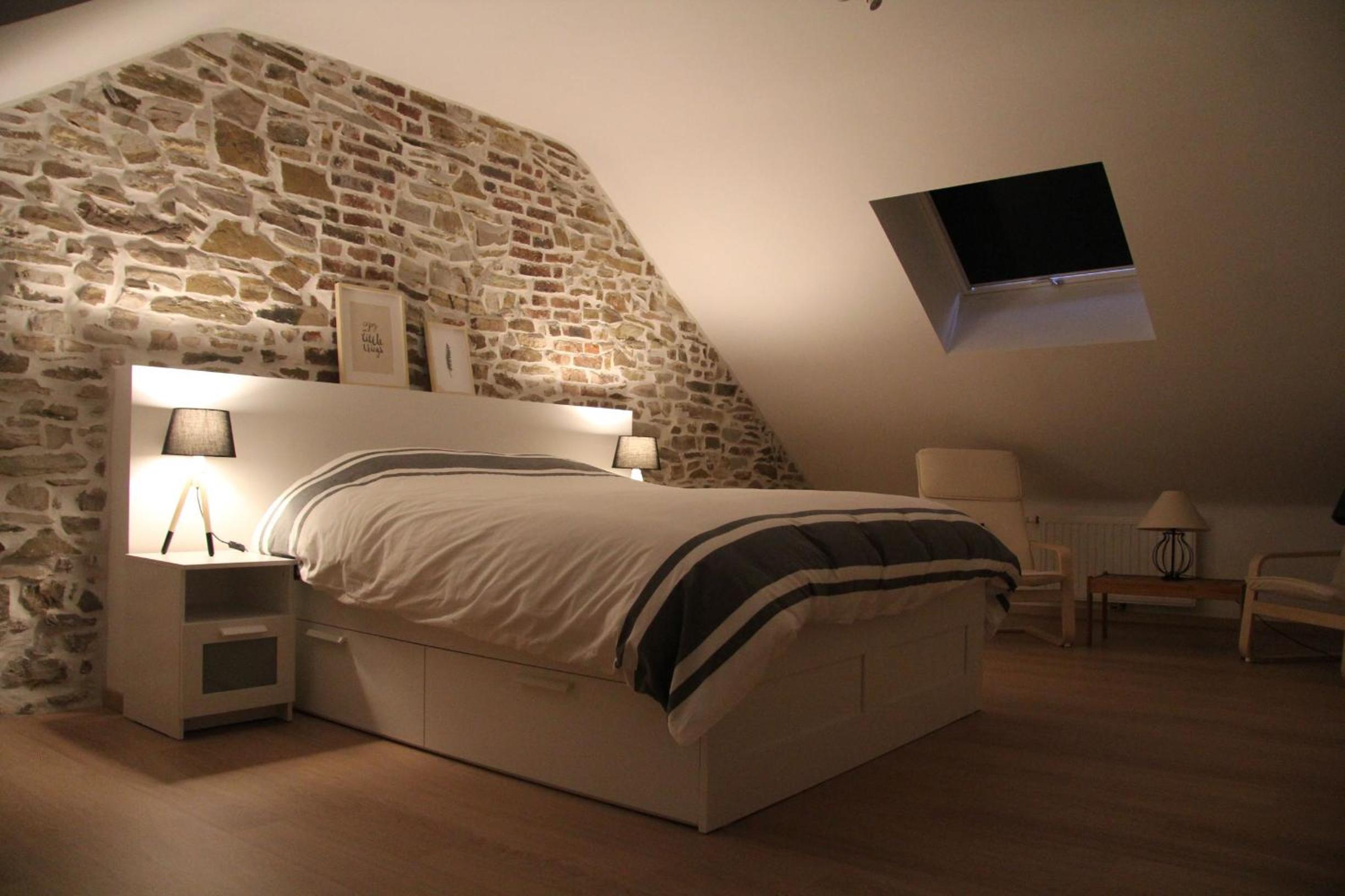 Six-Bedroom House photo 1
