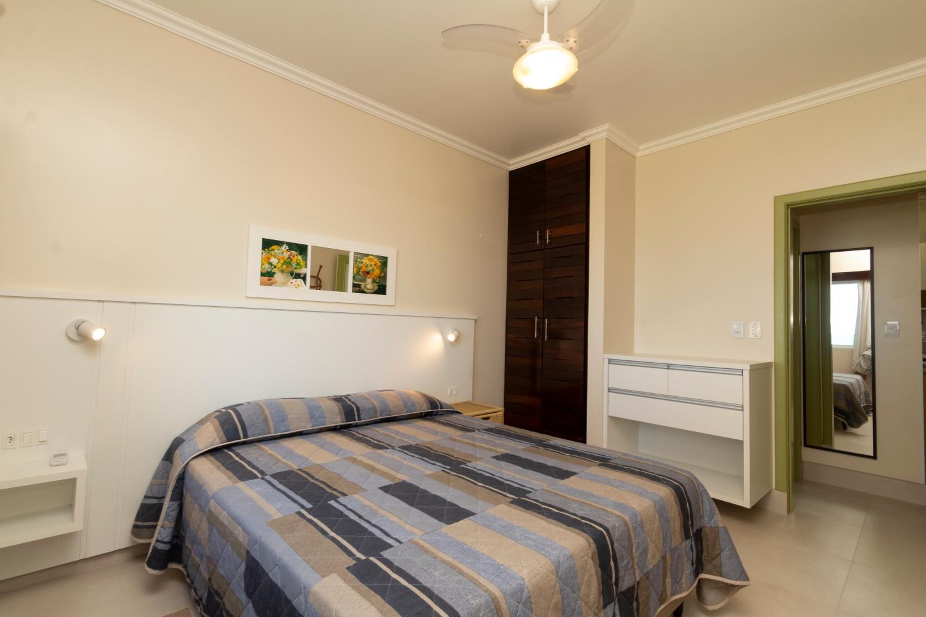 One-Bedroom Apartment with Sea View photo 3