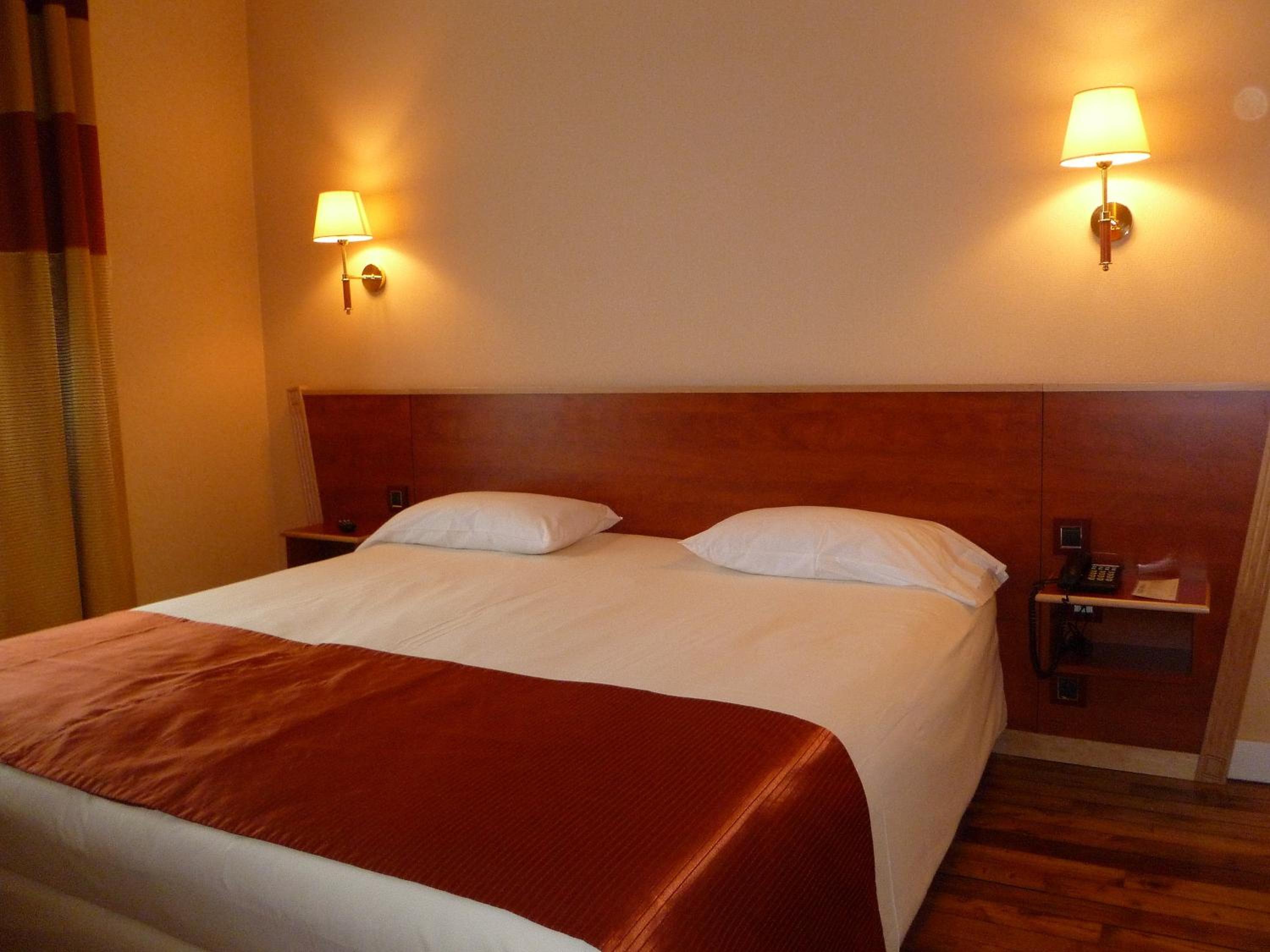 Double Room - Photo 12