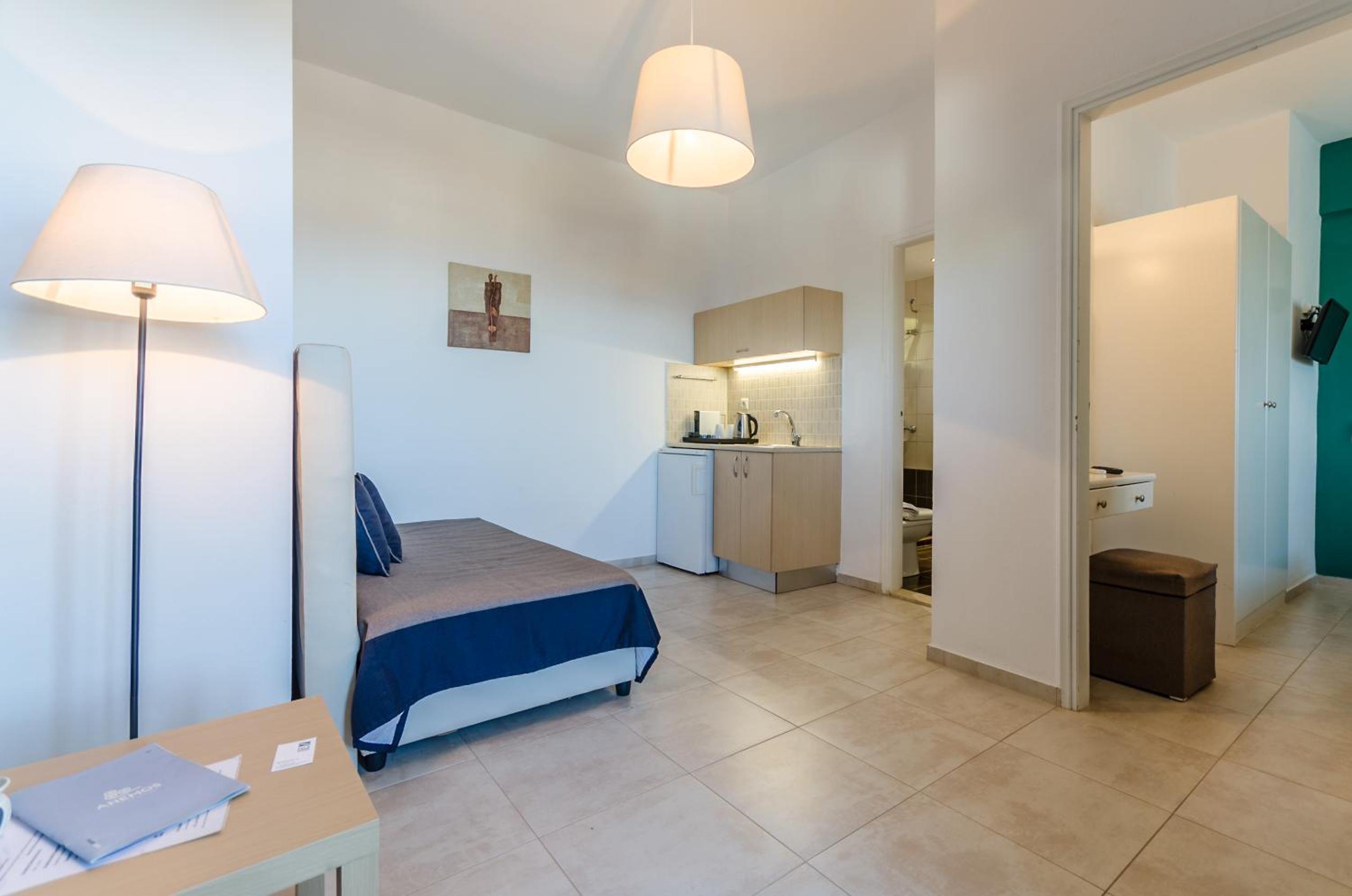 Standard Double Room with Sea and Pool View photo 2