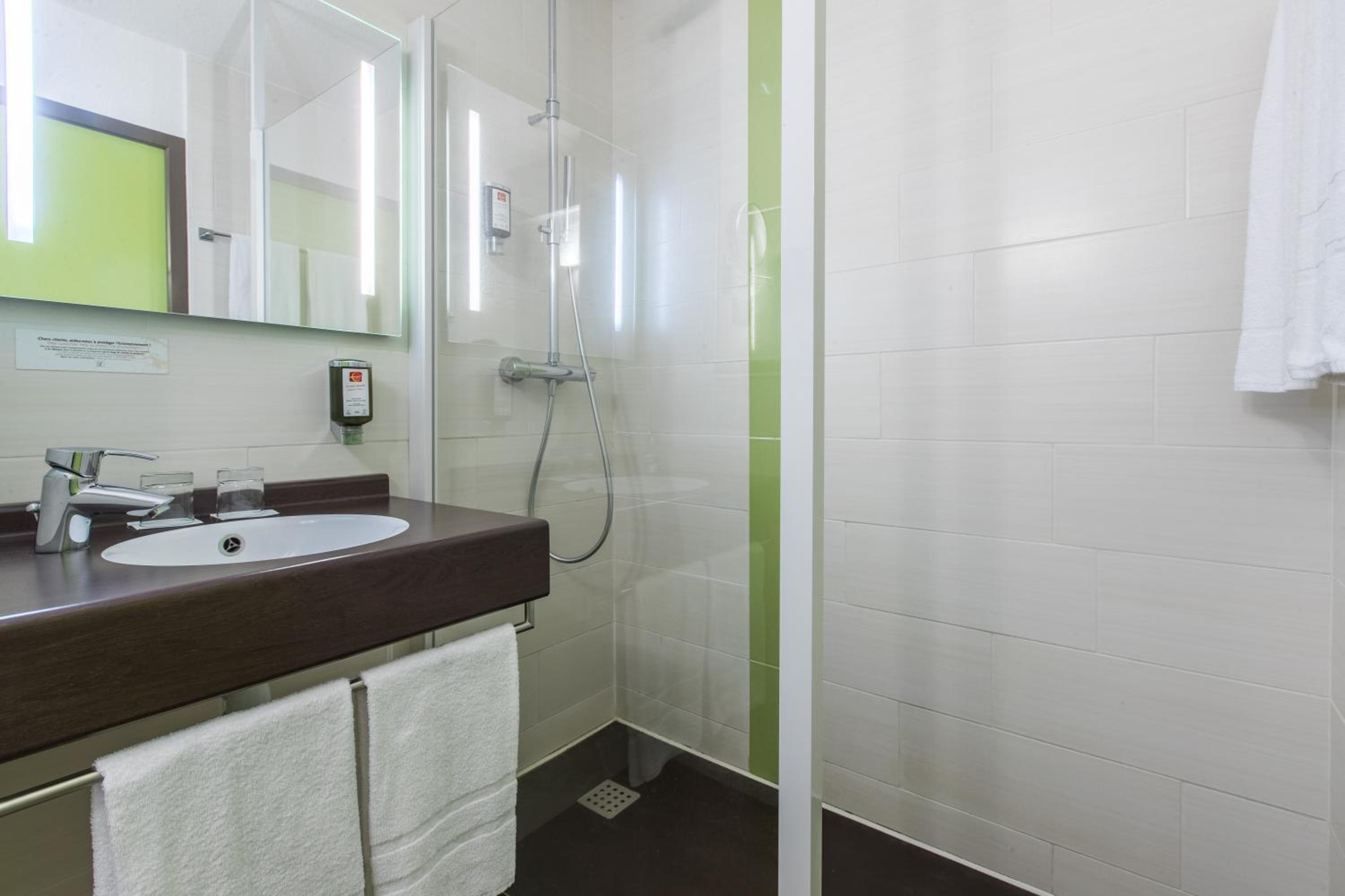Twin Room - Photo 2
