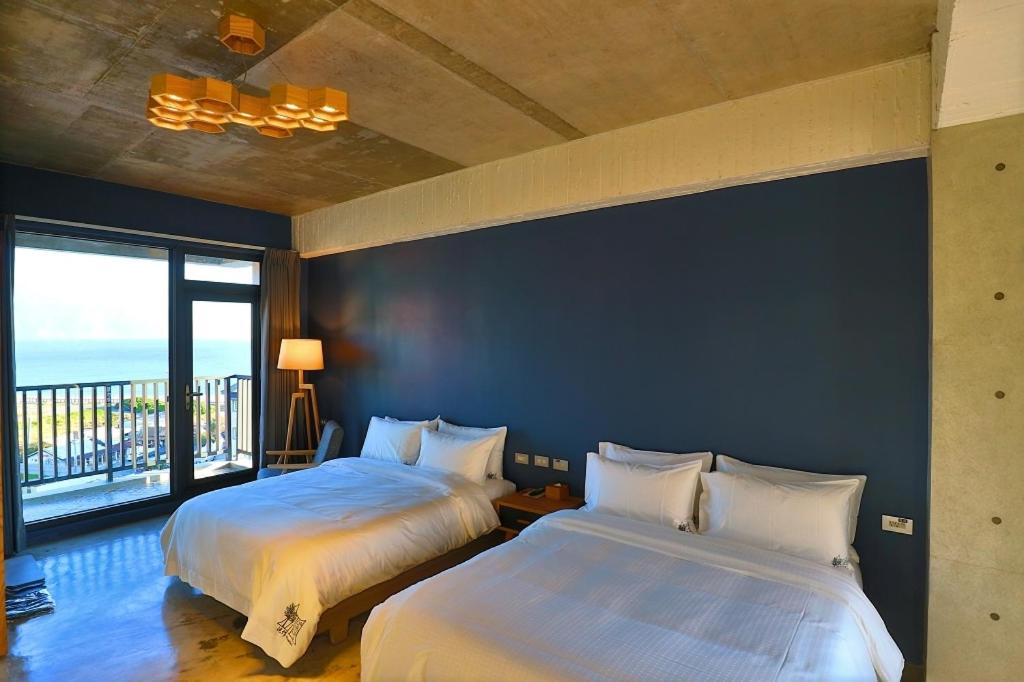 Quadruple Room with Sea View - Photo 14