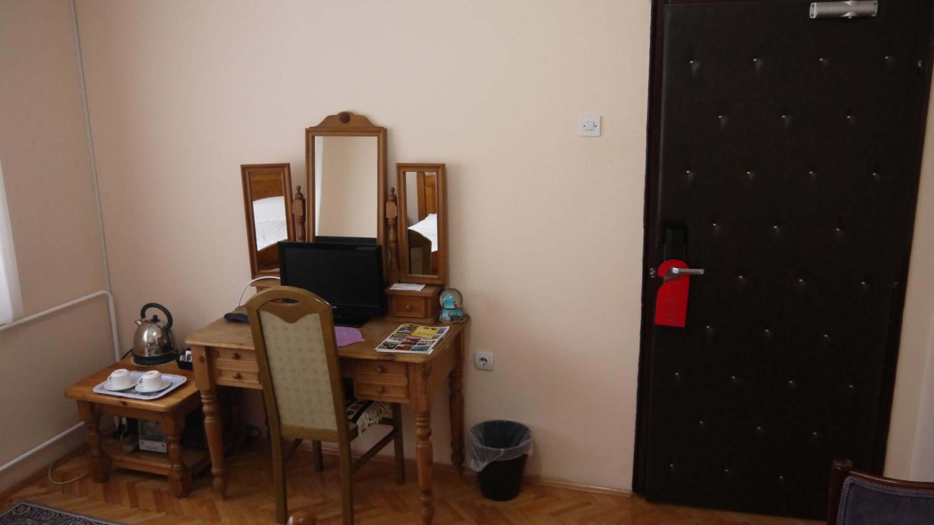 Family Room with Private Bathroom photo 2