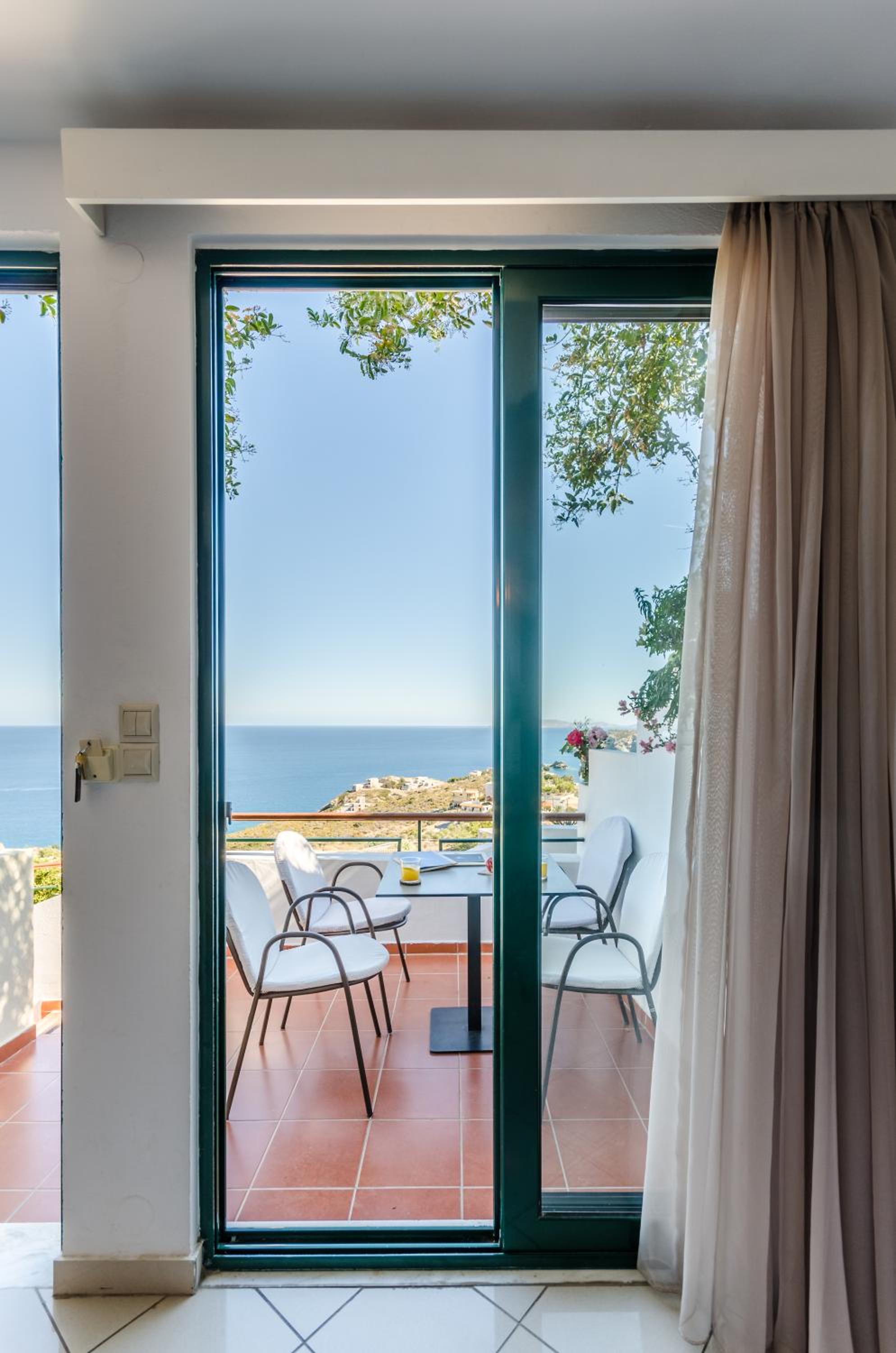 Family Room with Sea View photo 2