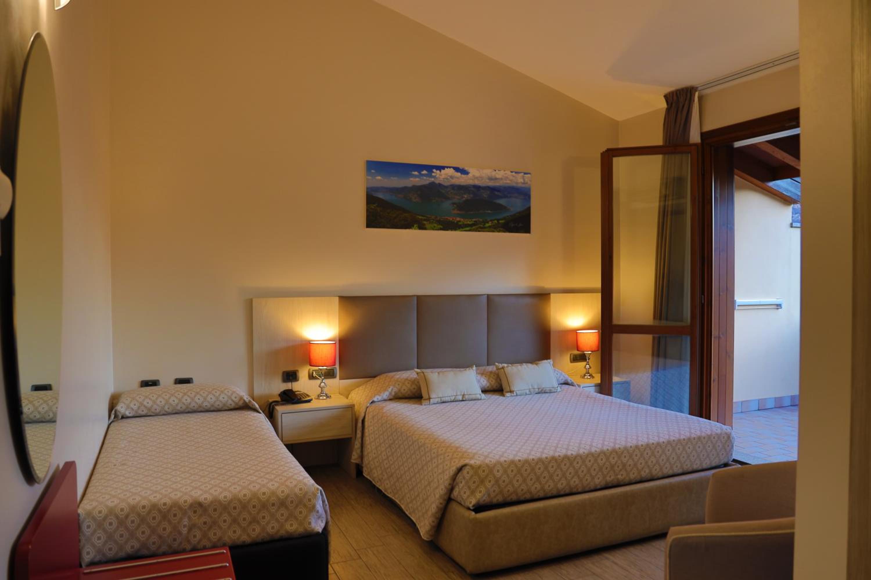 Triple Room with Lake View