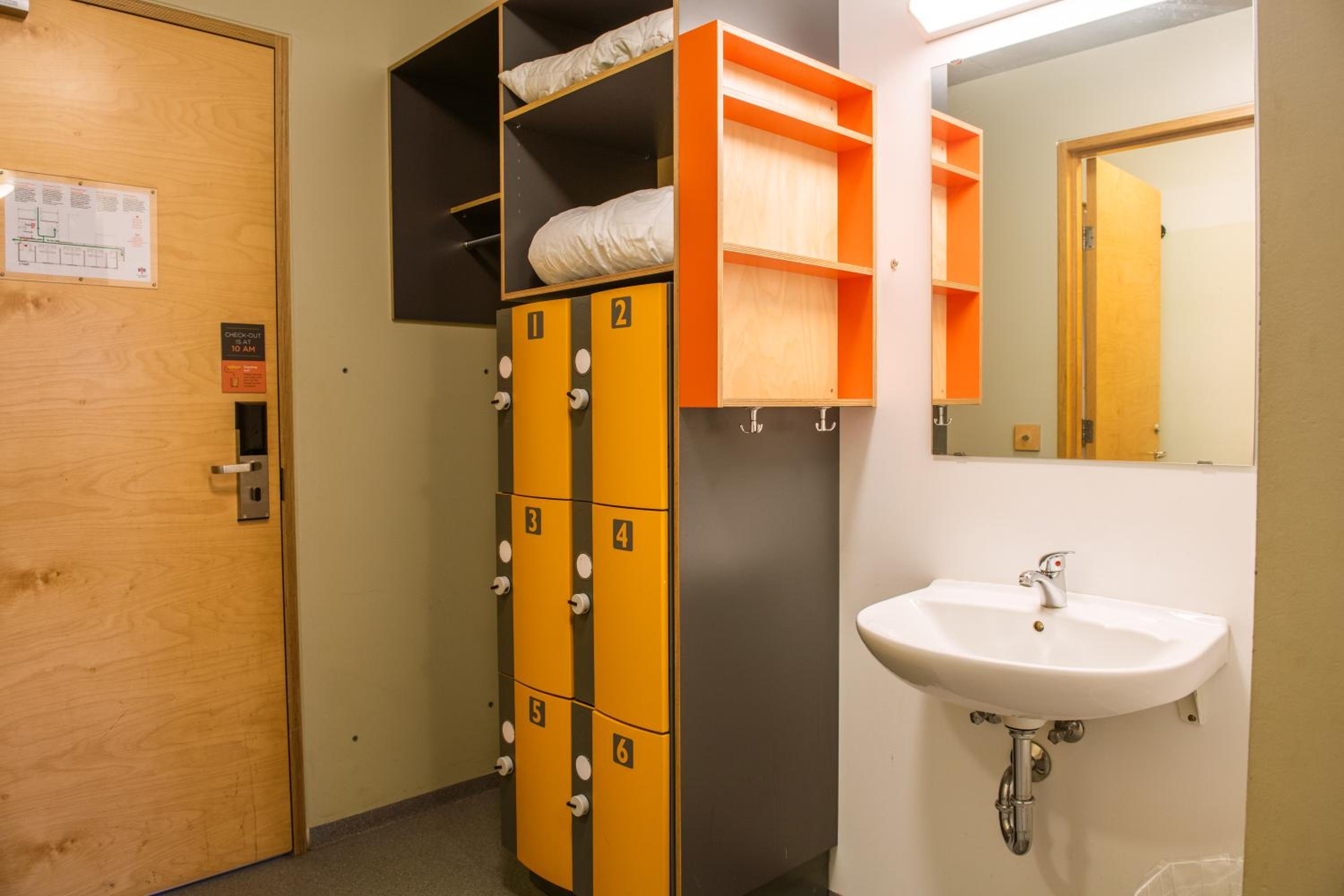 Triple Room With Private Bathroom photo 2