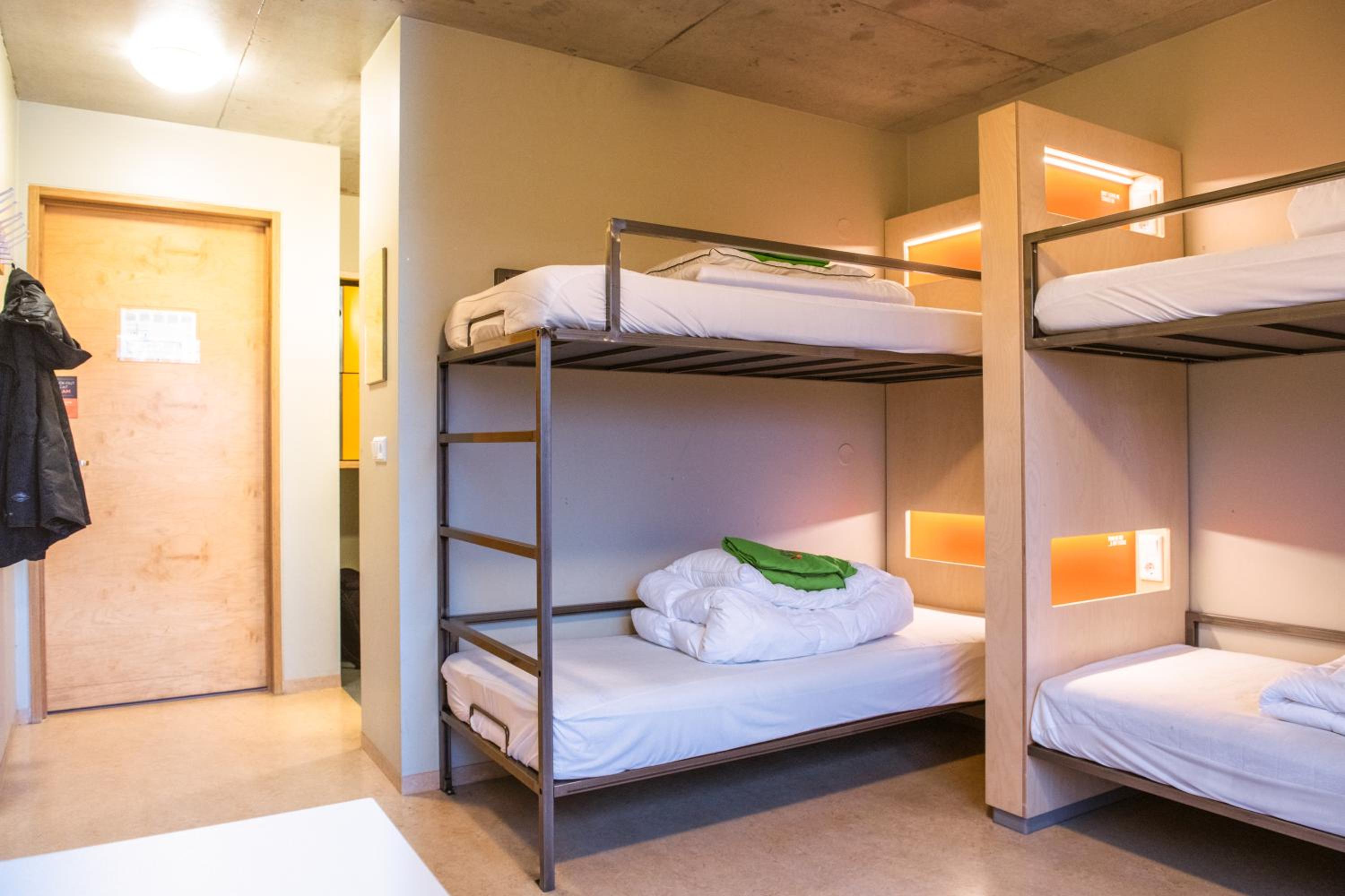 Single bed in 4-Bed MIXED Dorm with Private Bathroom photo 1