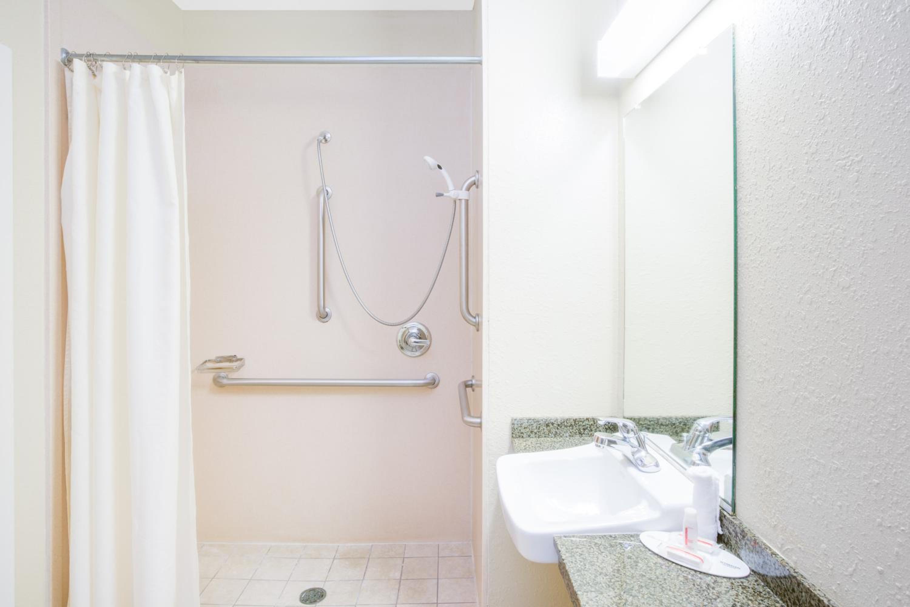 Queen Room - Disability Access/Non-Smoking - Photo 4