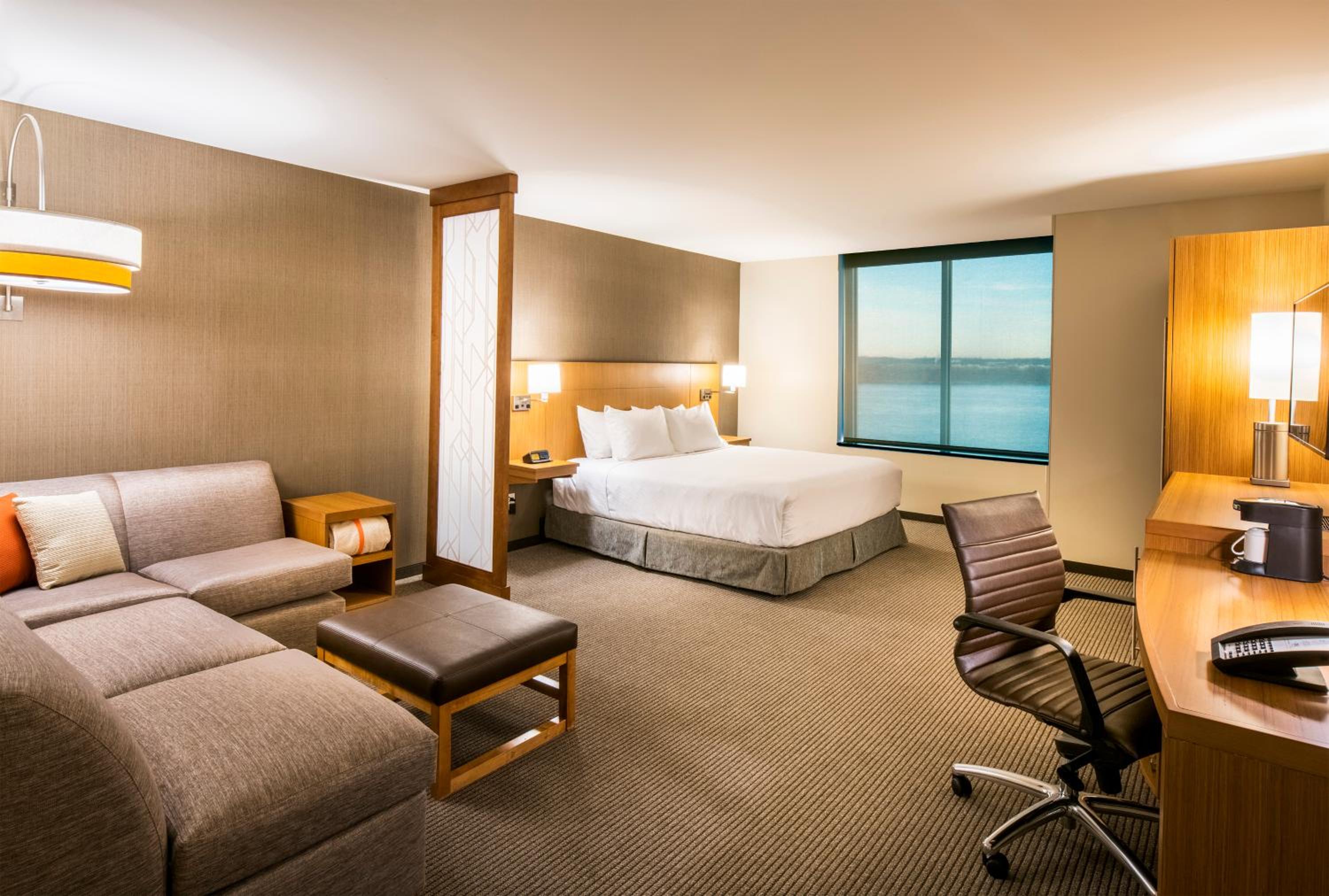 King Suite with Sofa Bed and Roll-In Shower - Disability Access