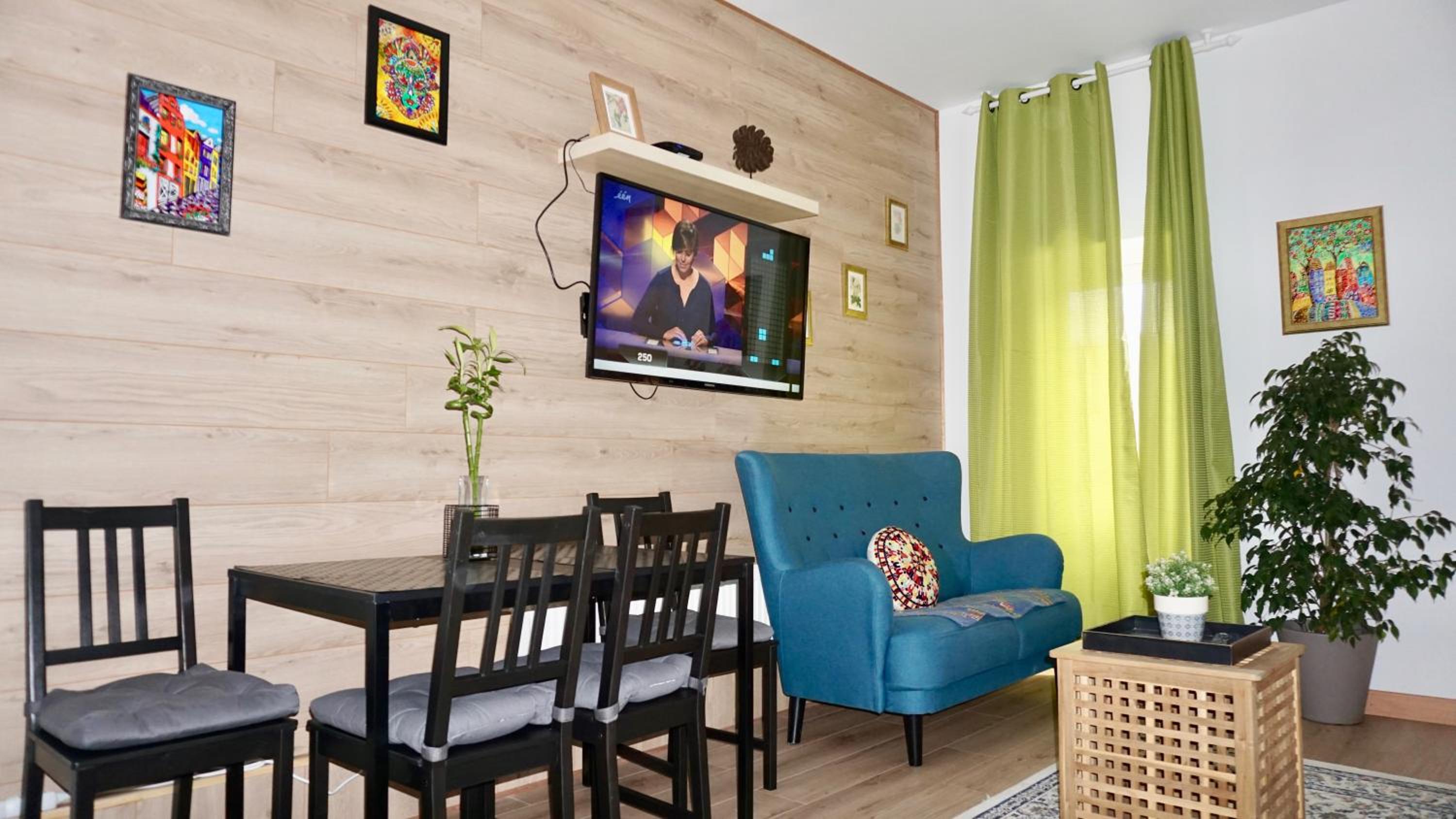 Apartment with Terrace - Photo 7