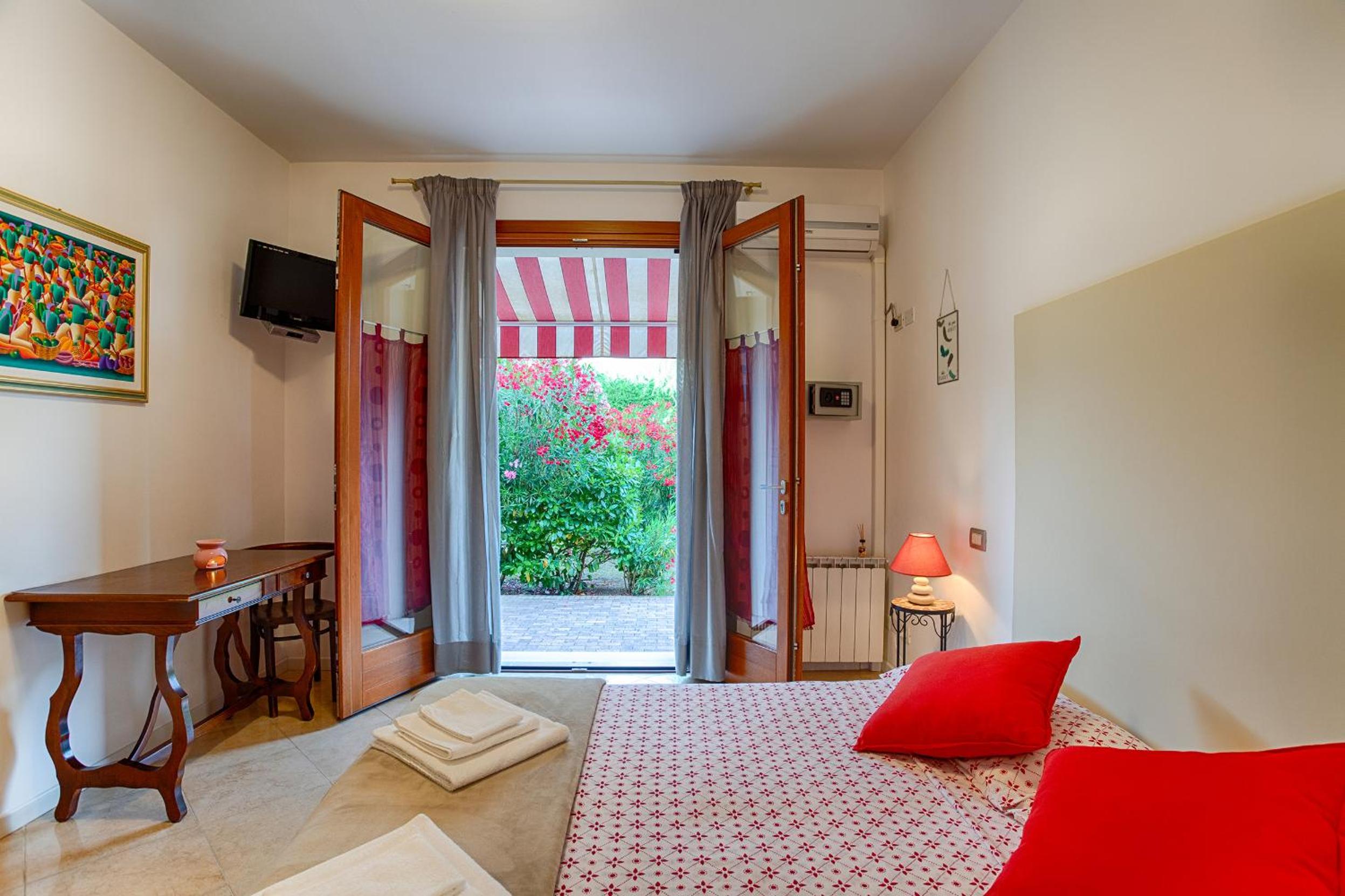 Double Room with Garden View photo 1
