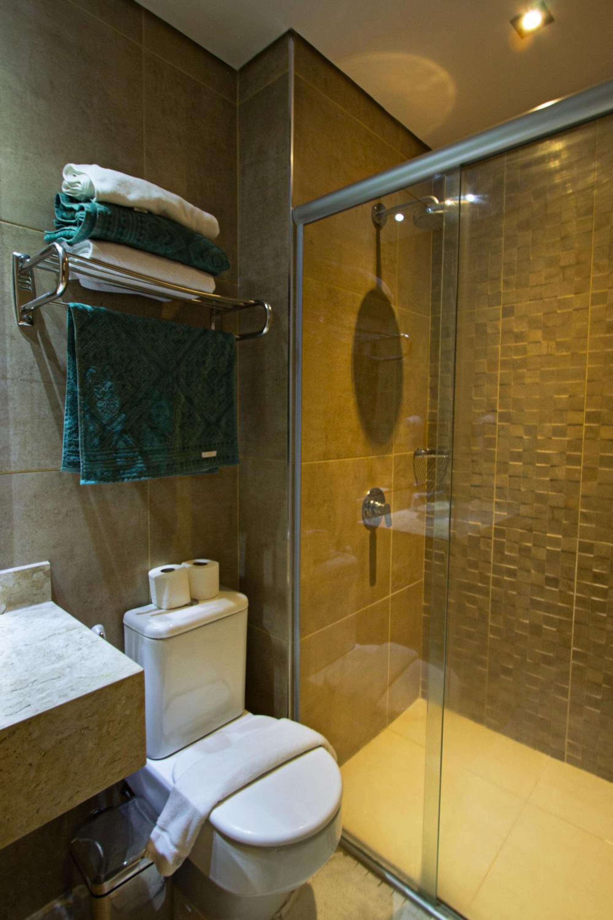 Queen Room photo 2