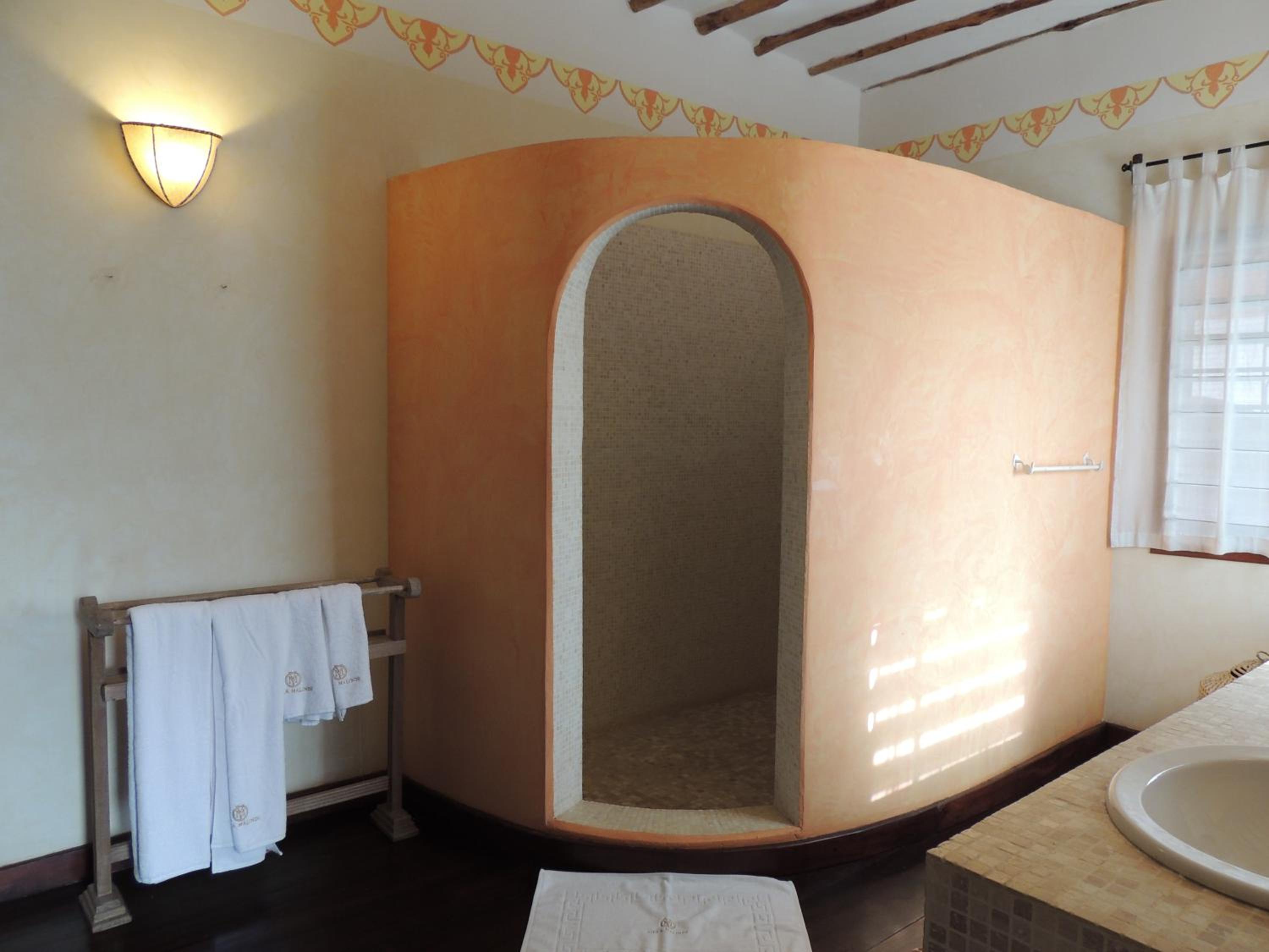Deluxe Suite - Photo 6