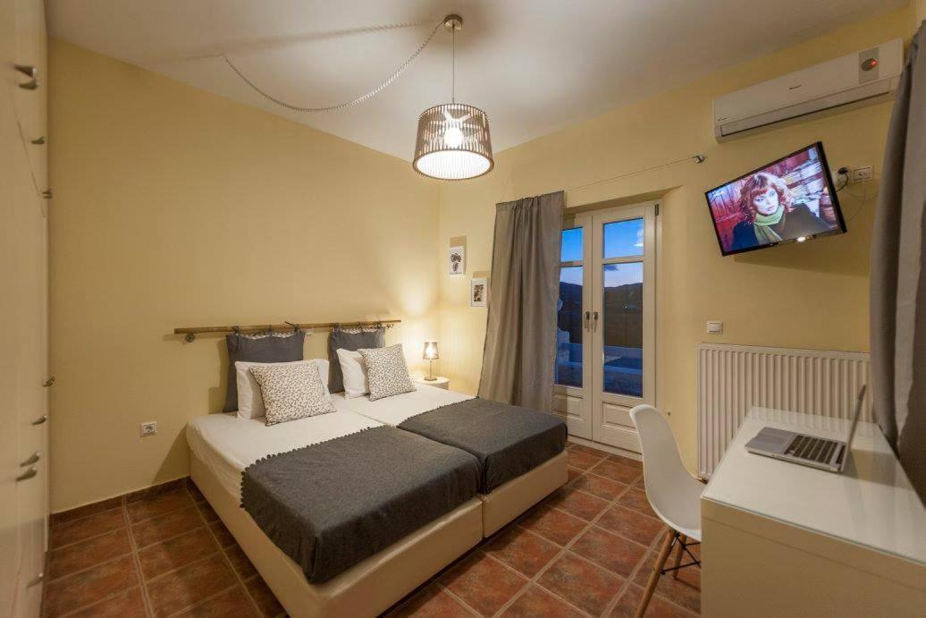 Three-Bedroom Villa - Photo 6