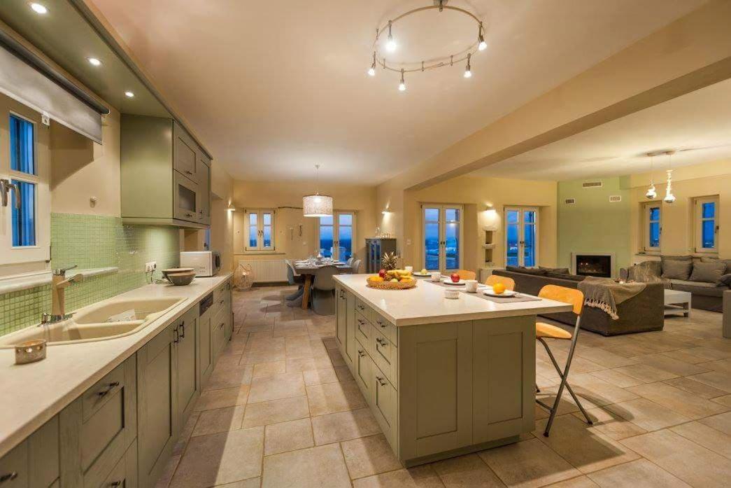 Three-Bedroom Villa - Photo 7