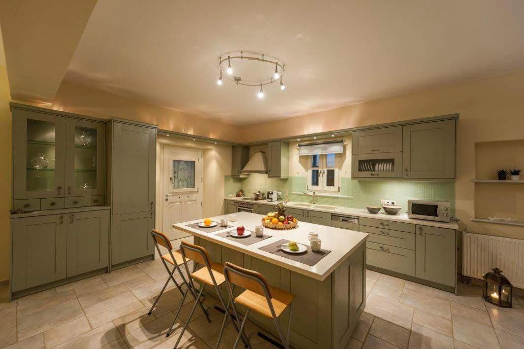 Three-Bedroom Villa - Photo 8