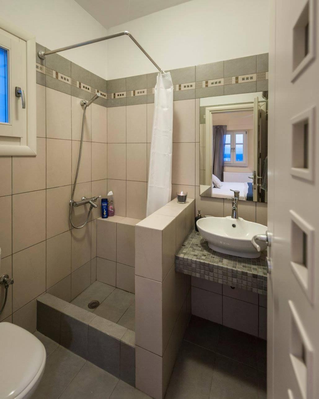 Three-Bedroom Villa - Photo 9