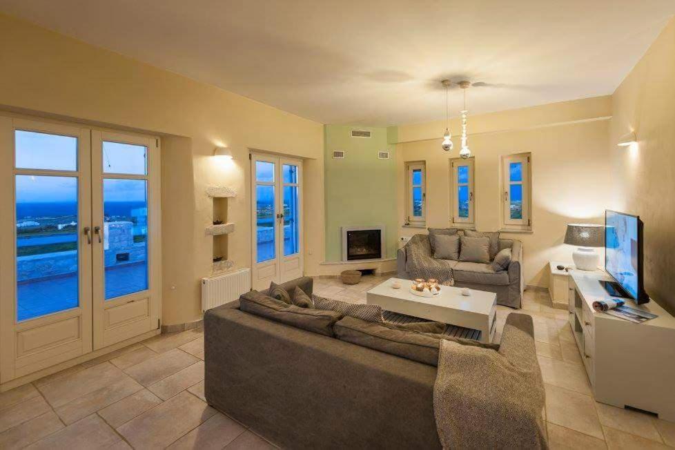 Three-Bedroom Villa - Photo 11