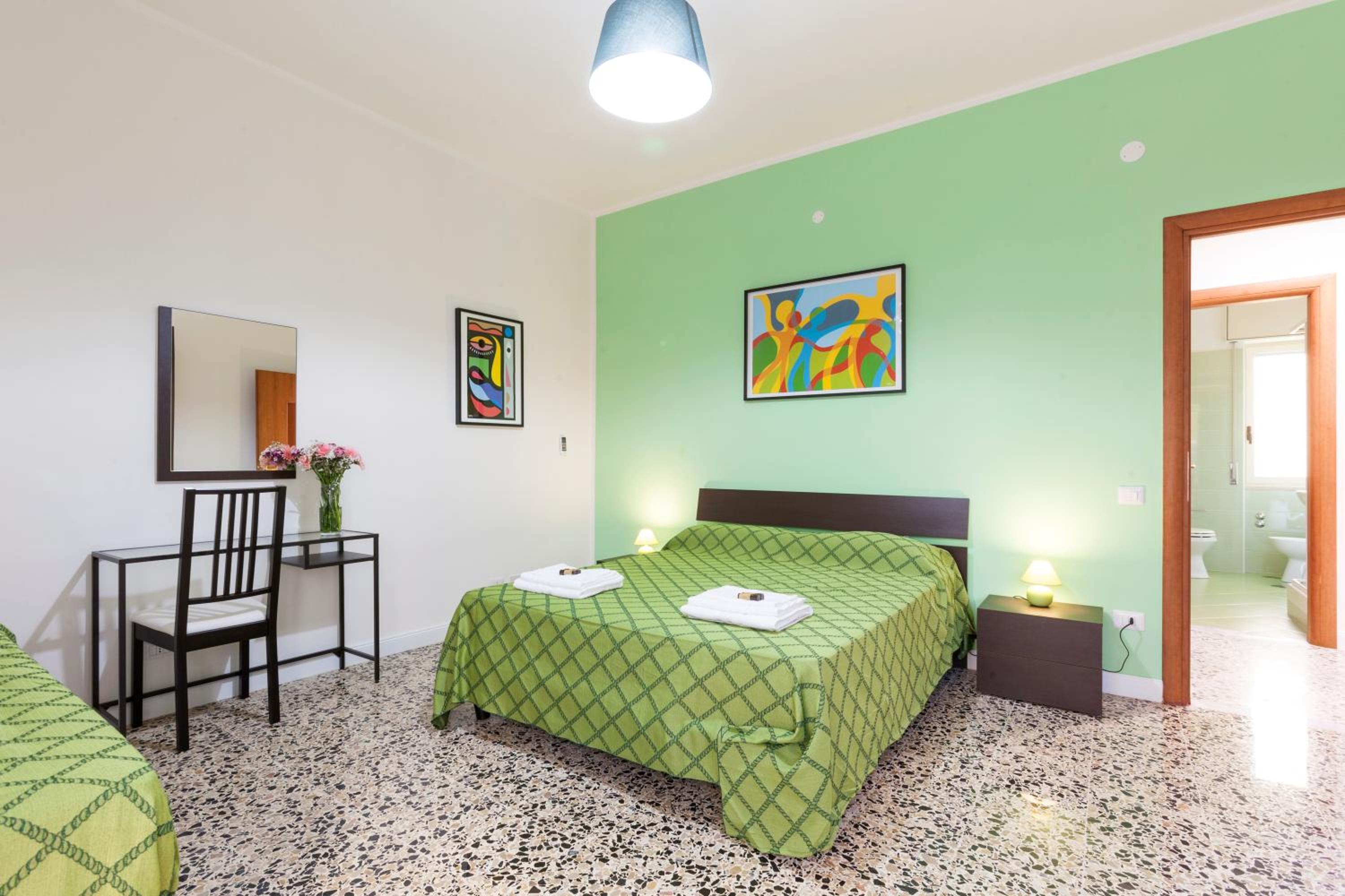Quadruple Room with Private External Bathroom photo 1