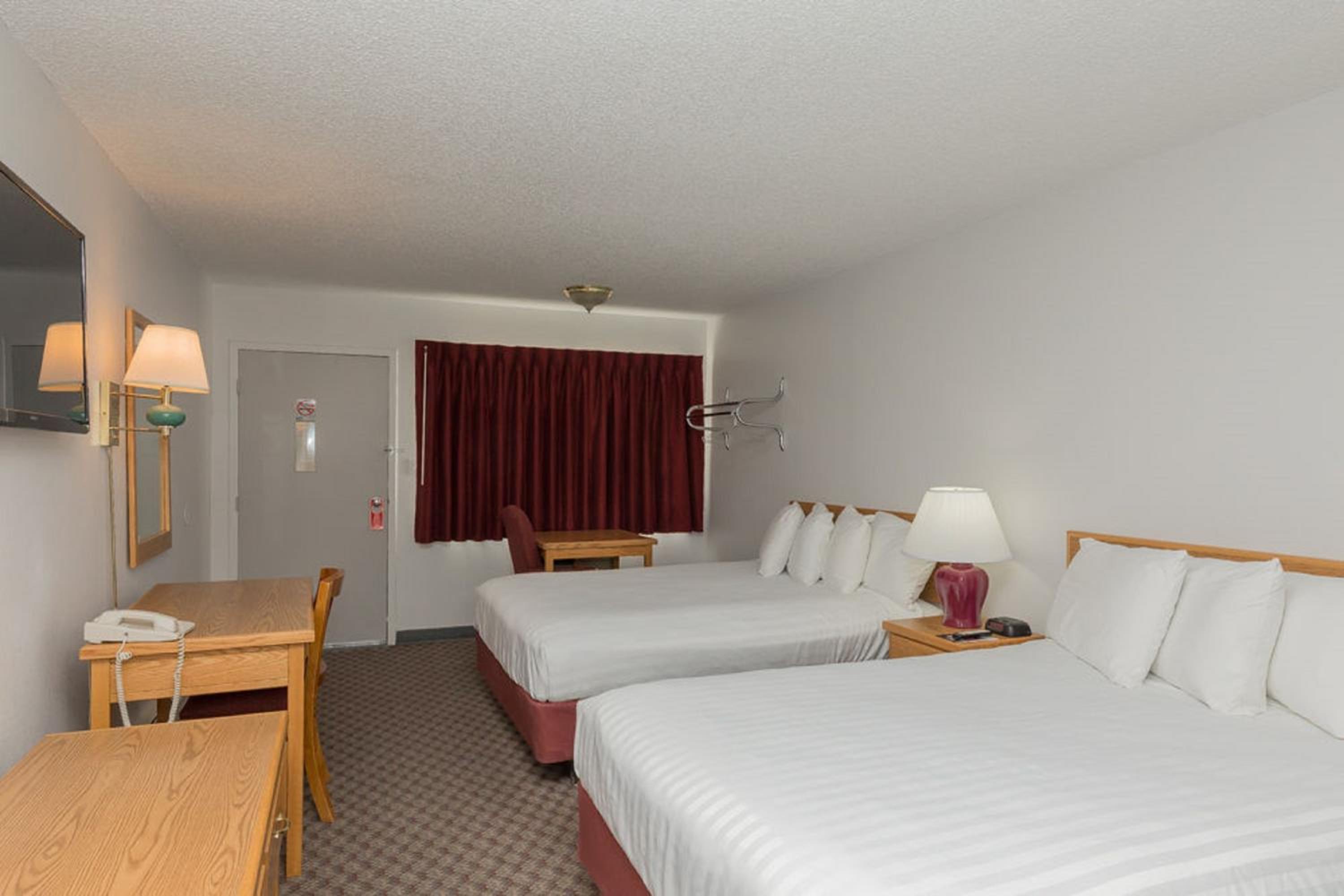 2 Queen Beds Non Smoking Pet Friendly photo 1