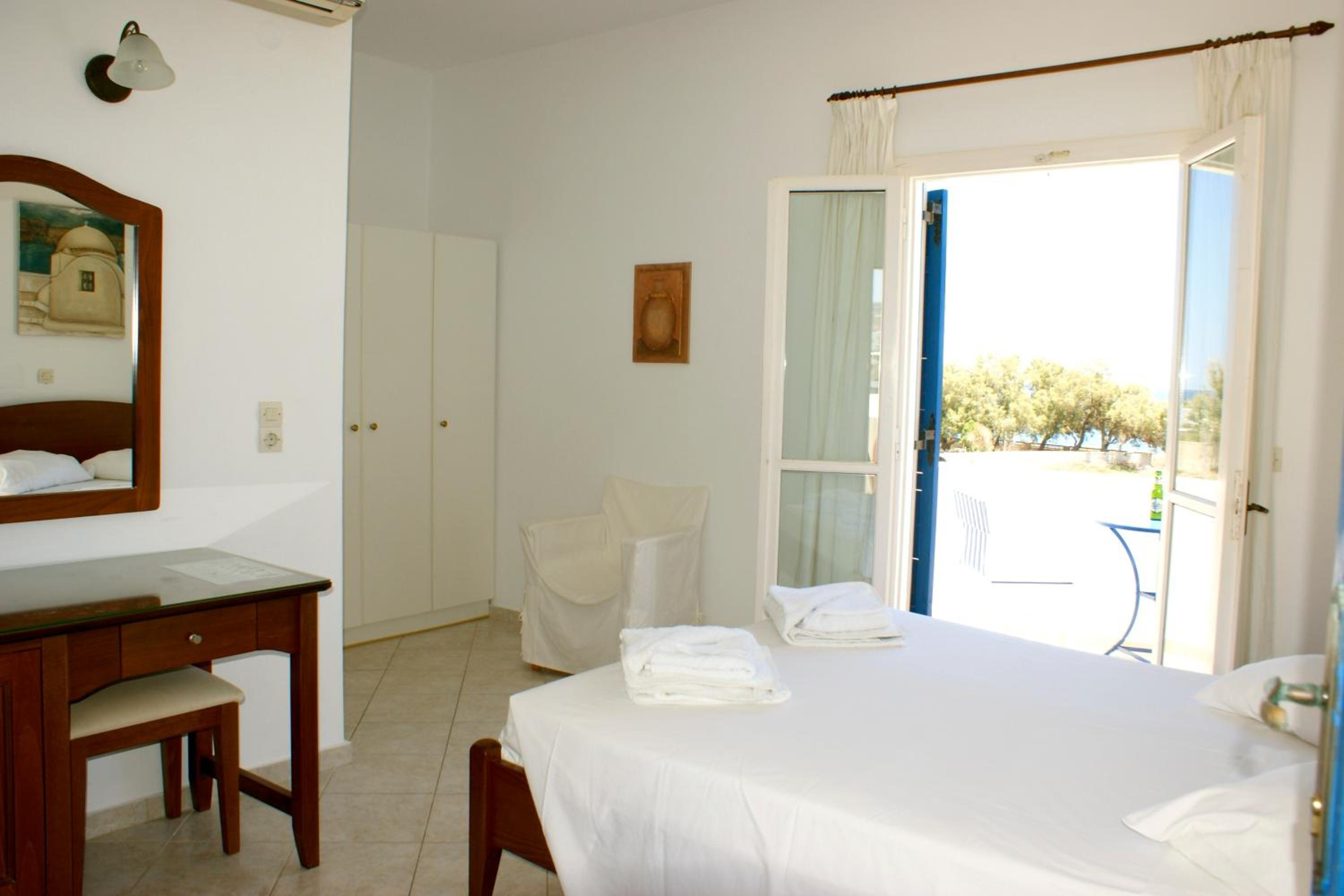 Double or Twin Room with Sea View photo 3