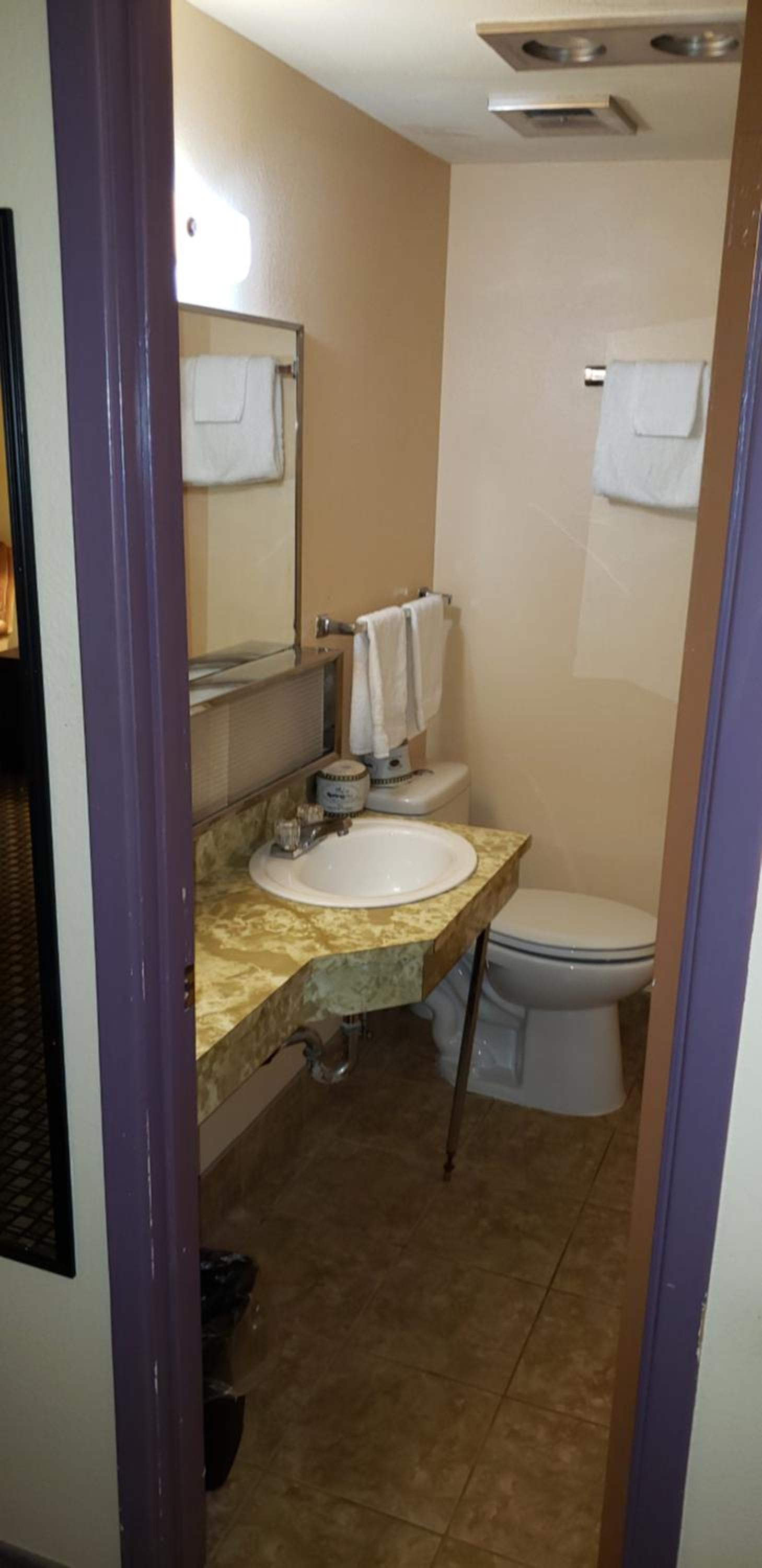Double Room - Non-Smoking  - Photo 14