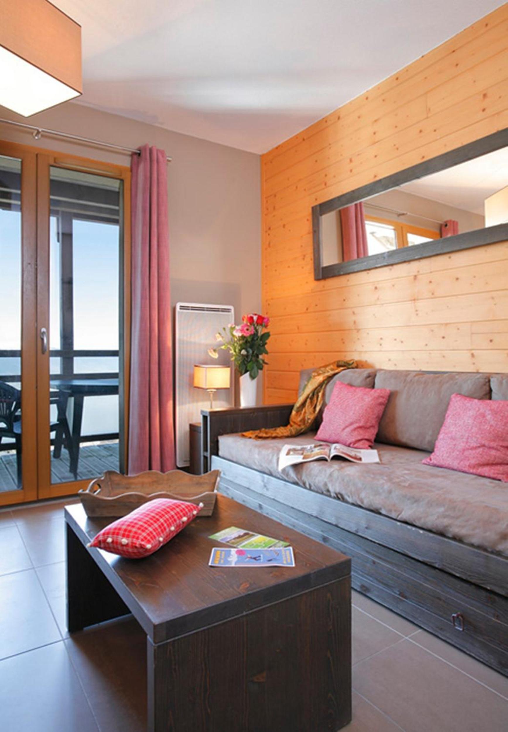 Studio with Truckle Bed