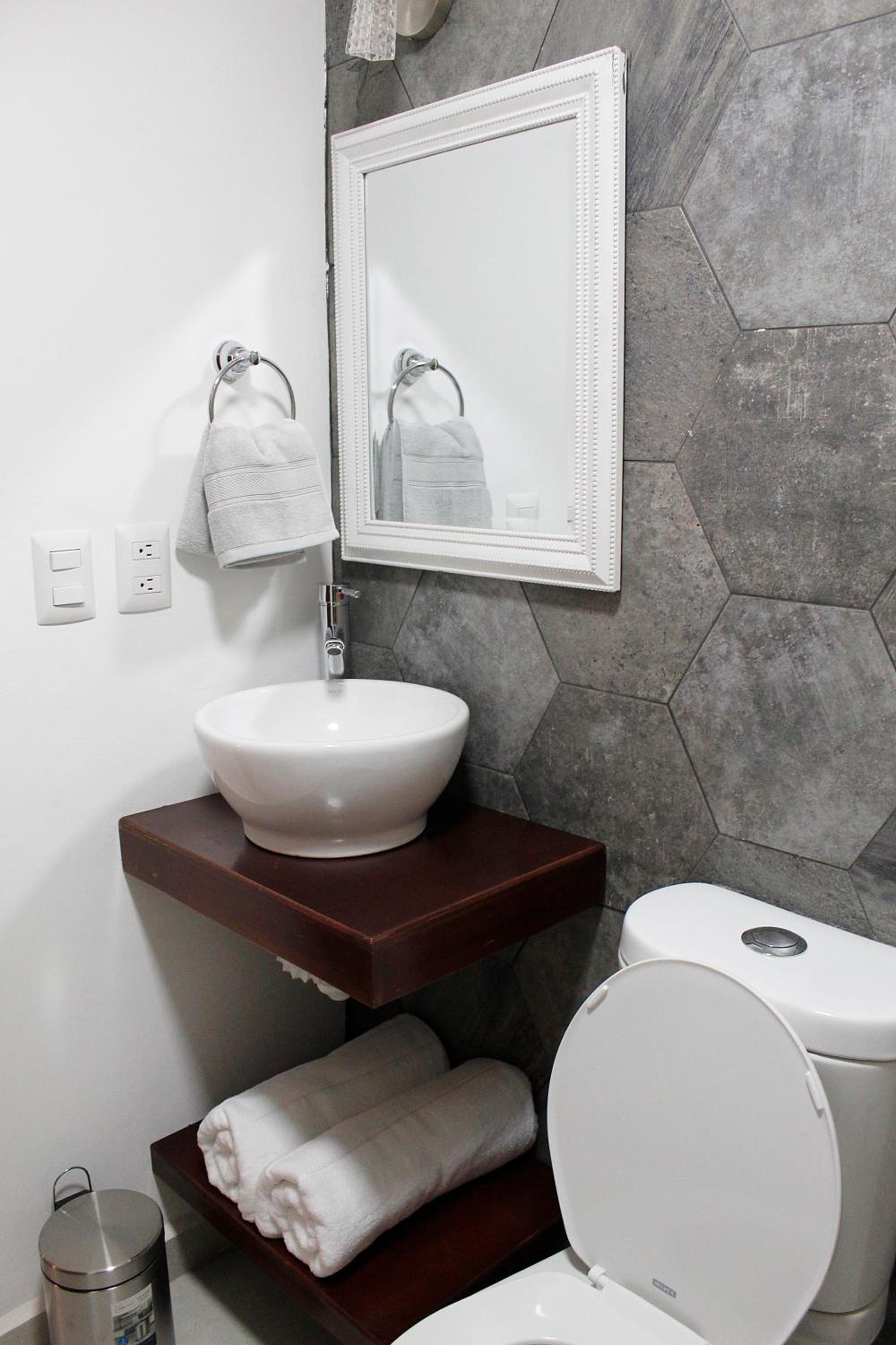 Large Double Room - Photo 6