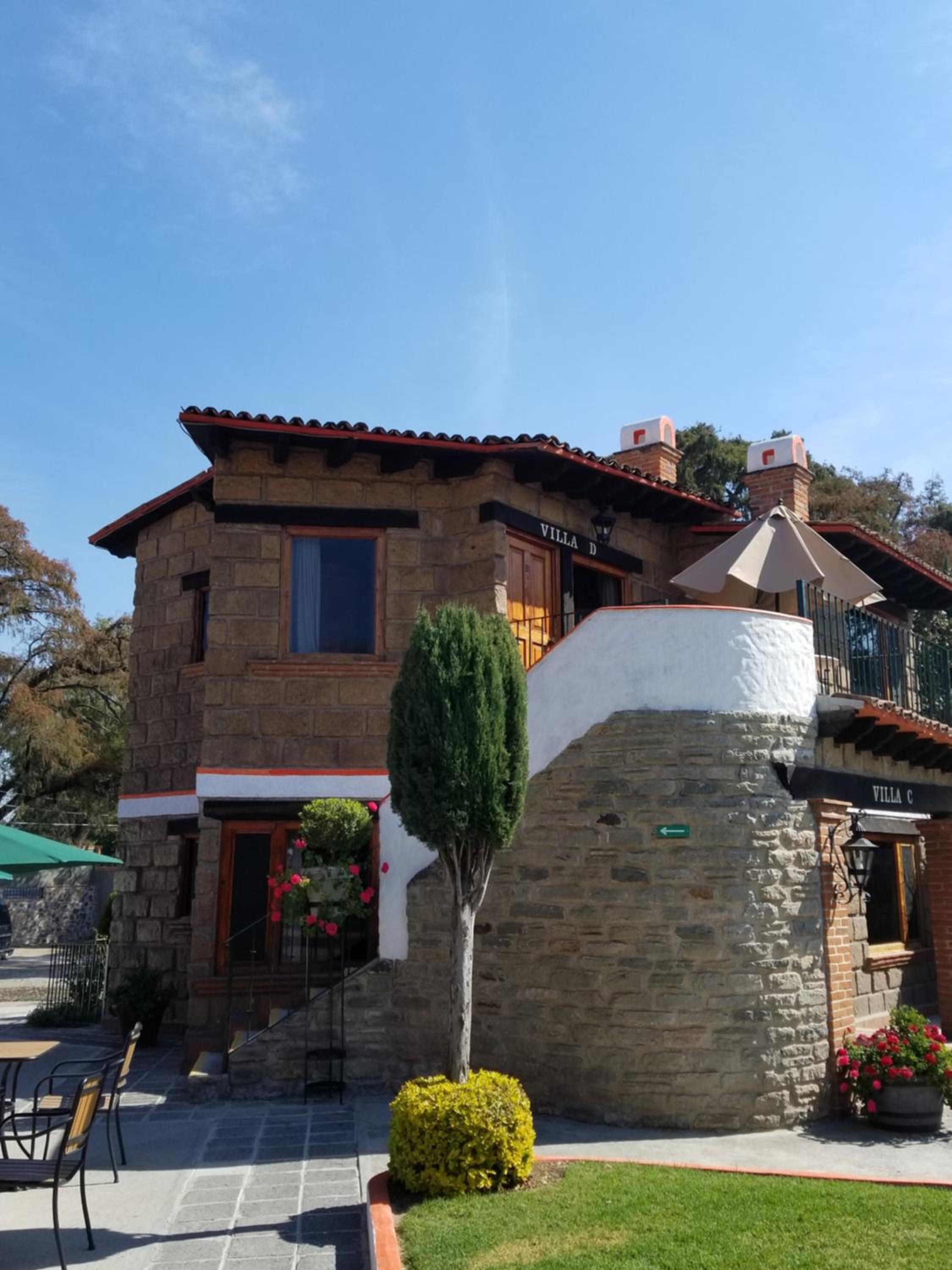 Villa photo 2
