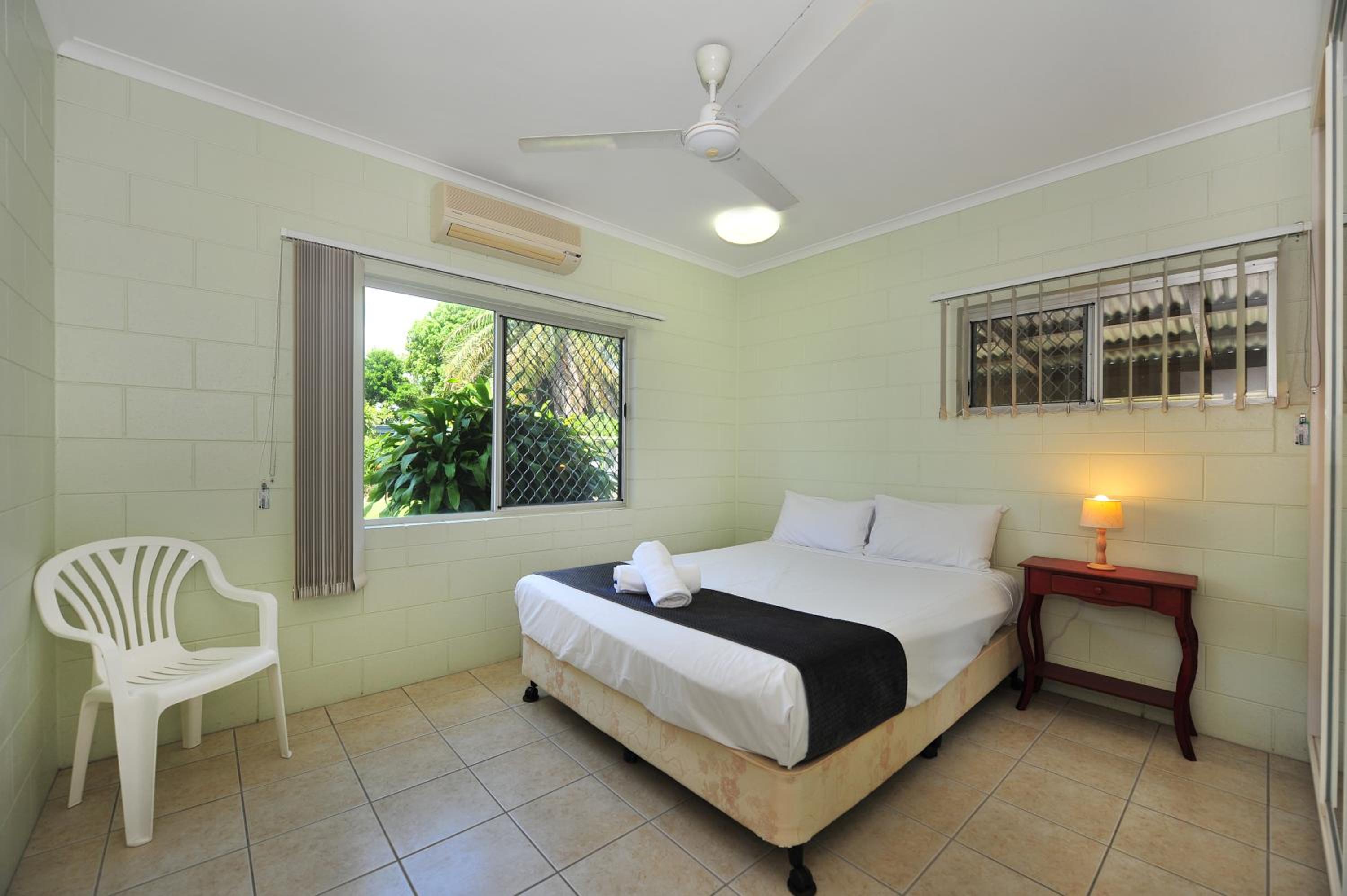 Three-Bedroom House photo 3