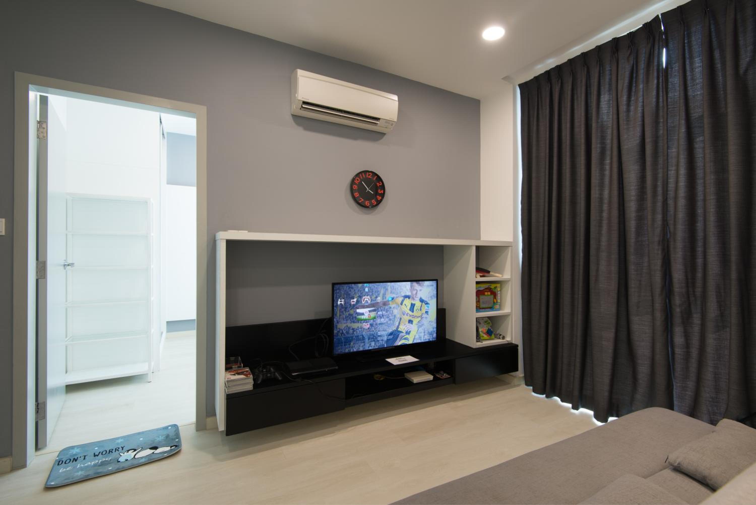 One-Bedroom Apartment photo 3