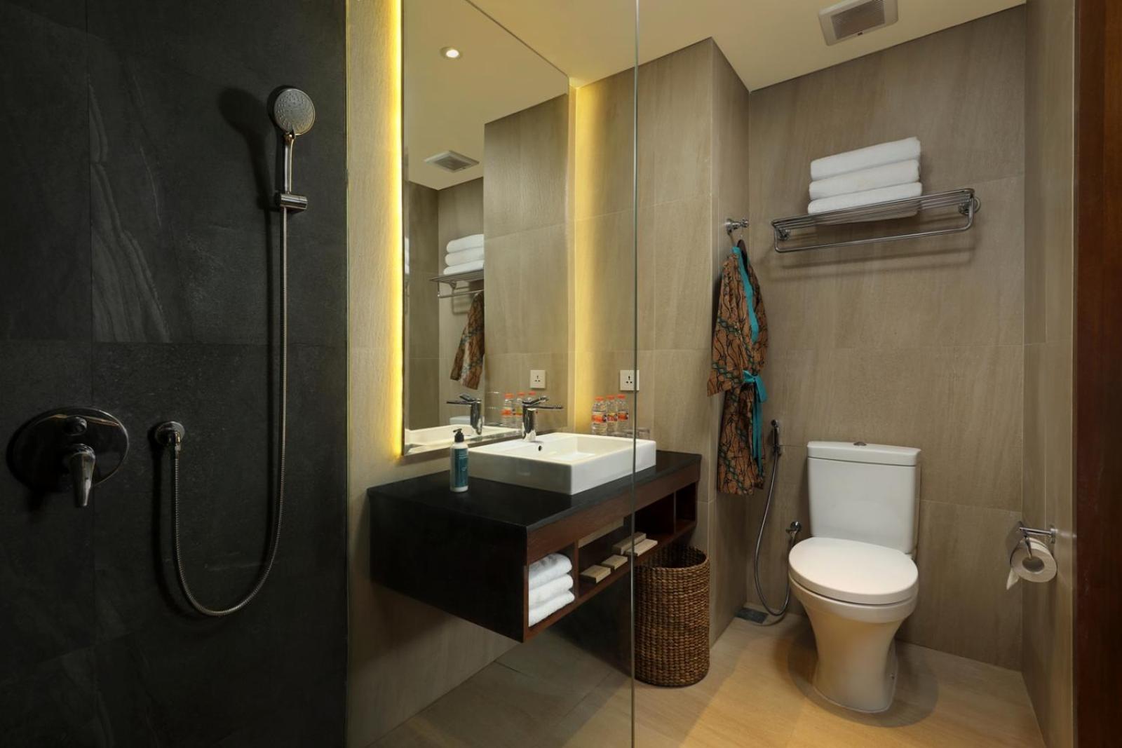 Deluxe Suite with Free Benefit - Photo 3