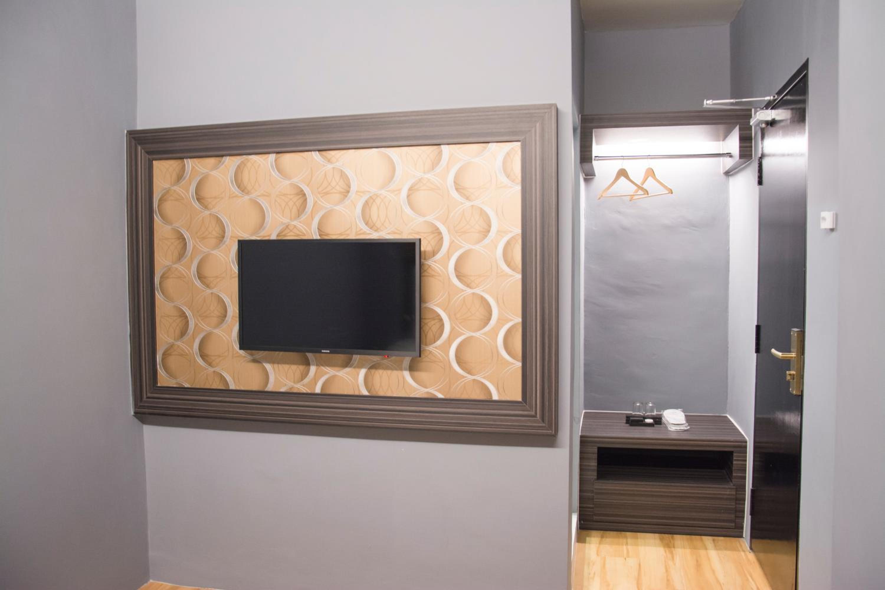Deluxe Queen Room - Photo 2