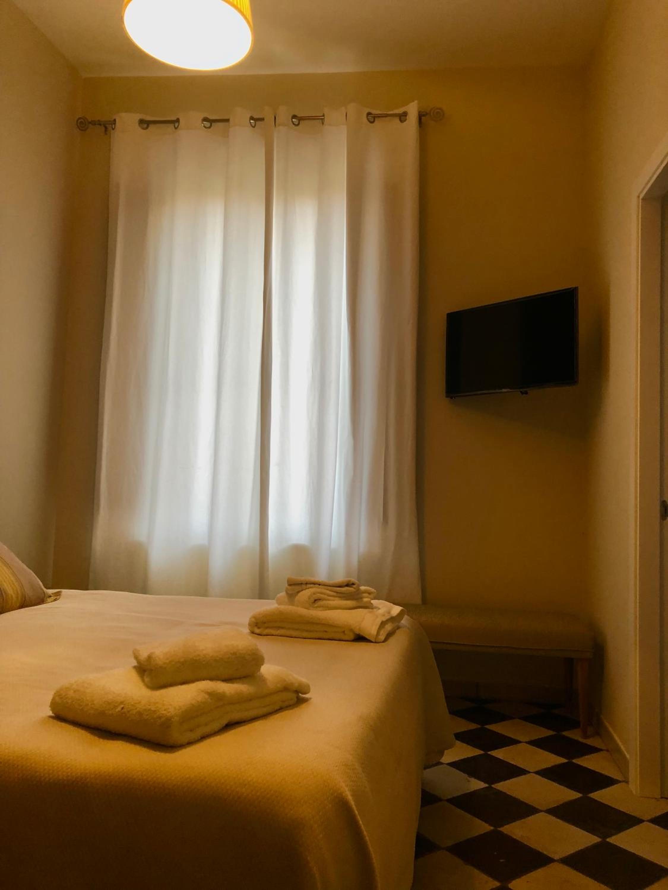 Double Room - Photo 14