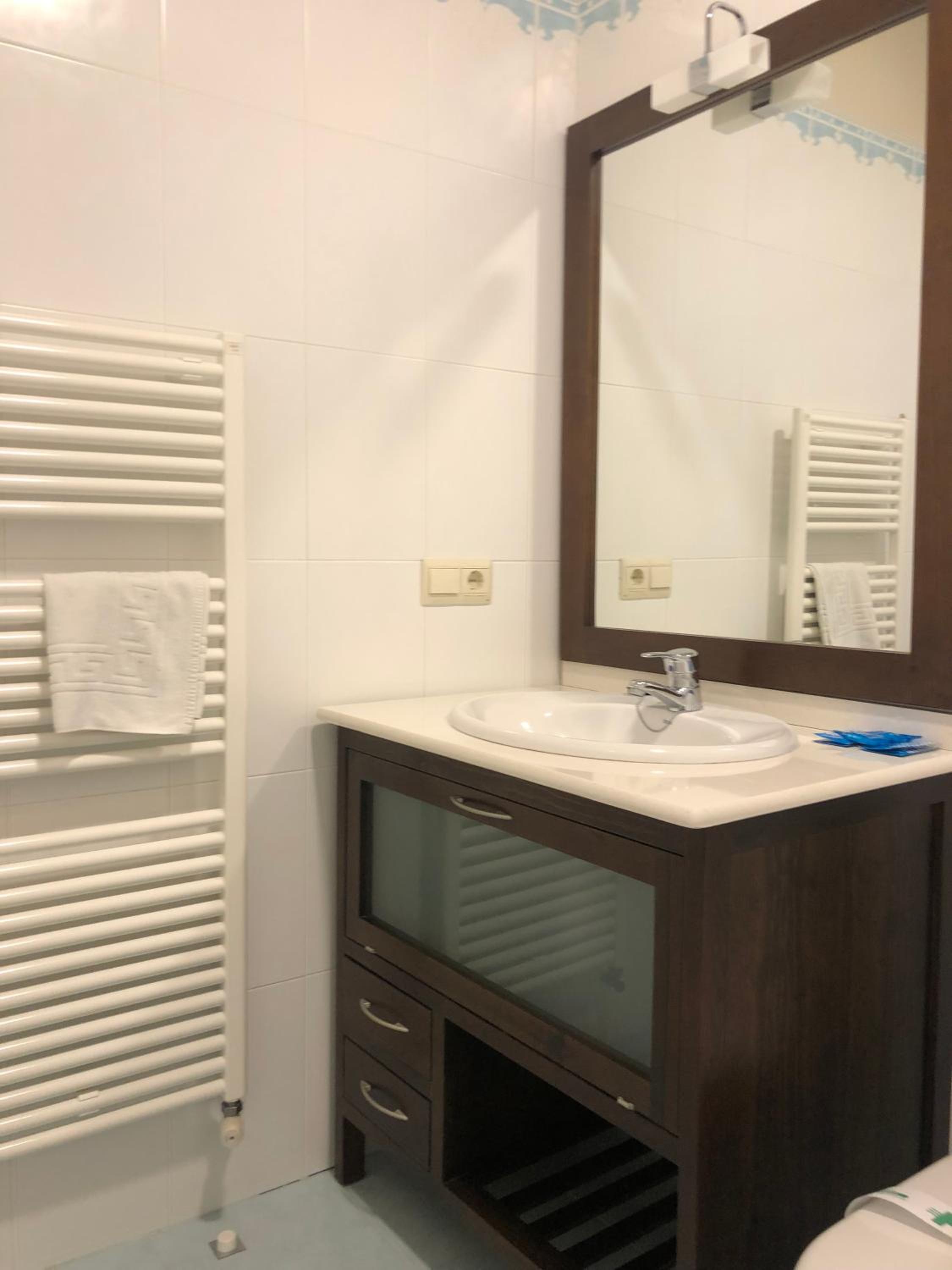 Twin Room - Photo 2