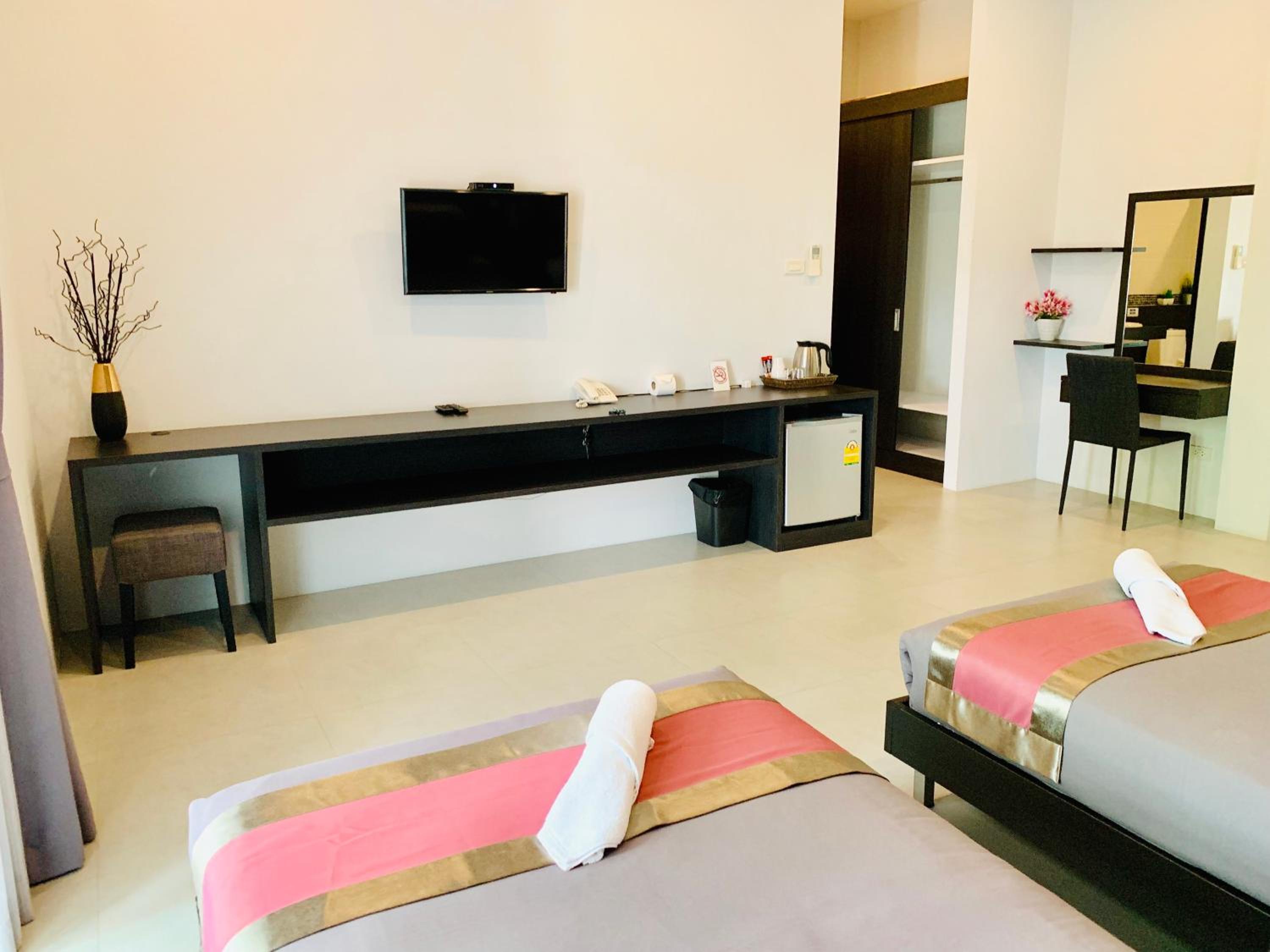 Deluxe Triple Room - Photo 7
