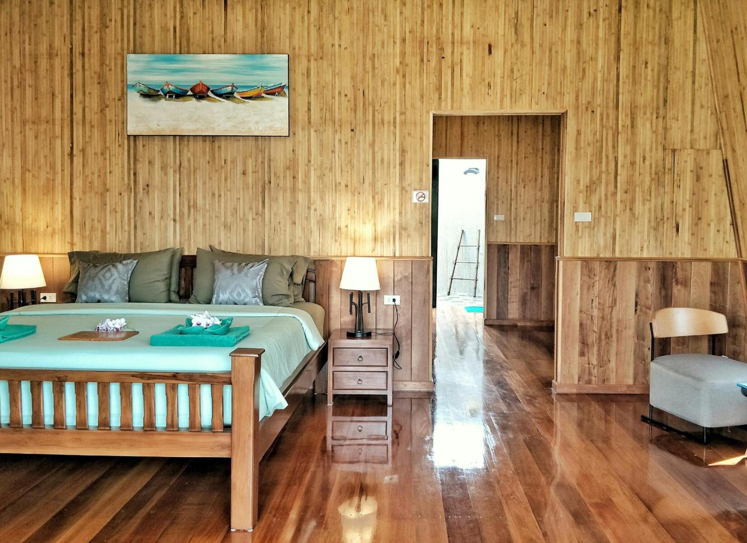Deluxe Family Room photo 3