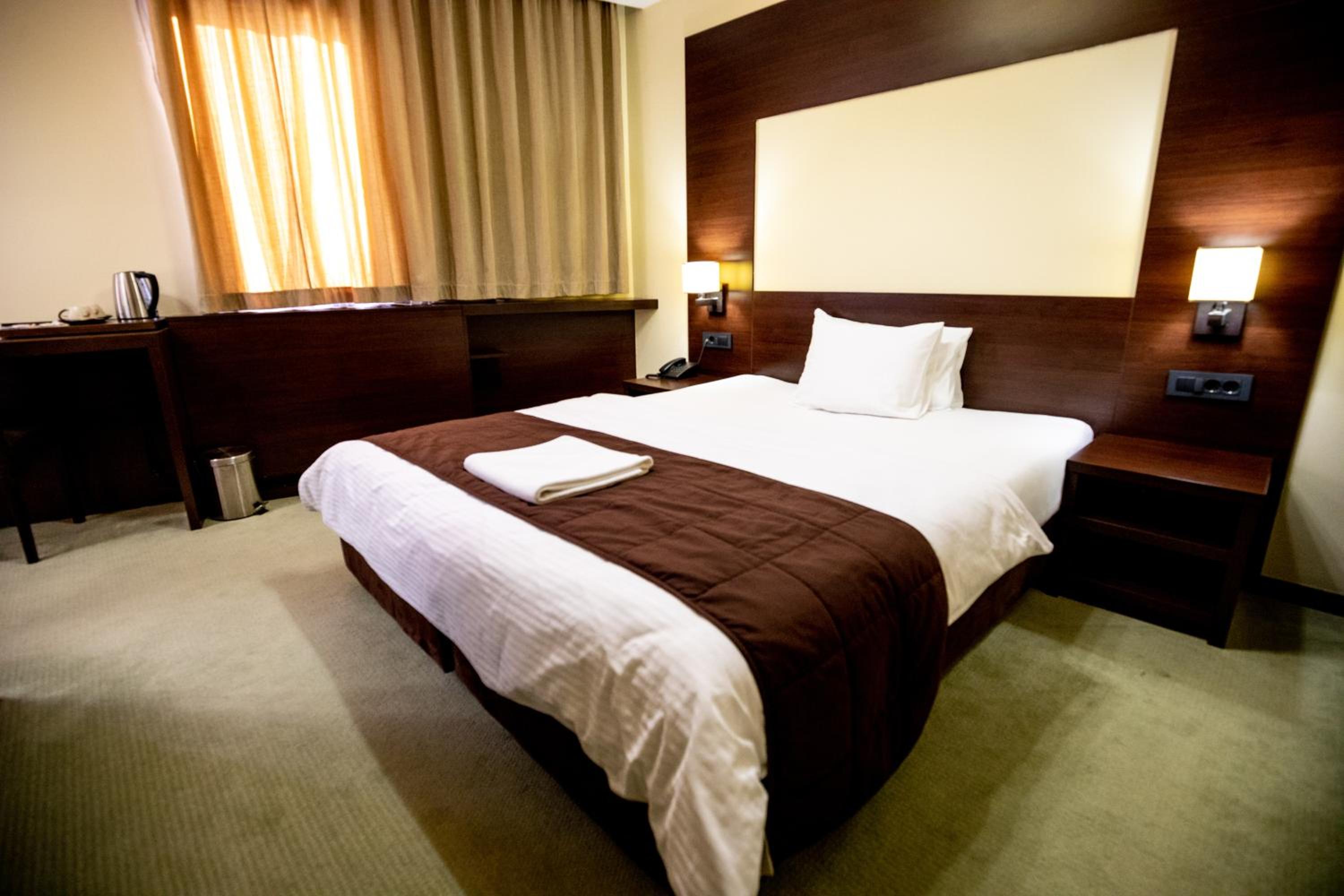 Deluxe Queen Room