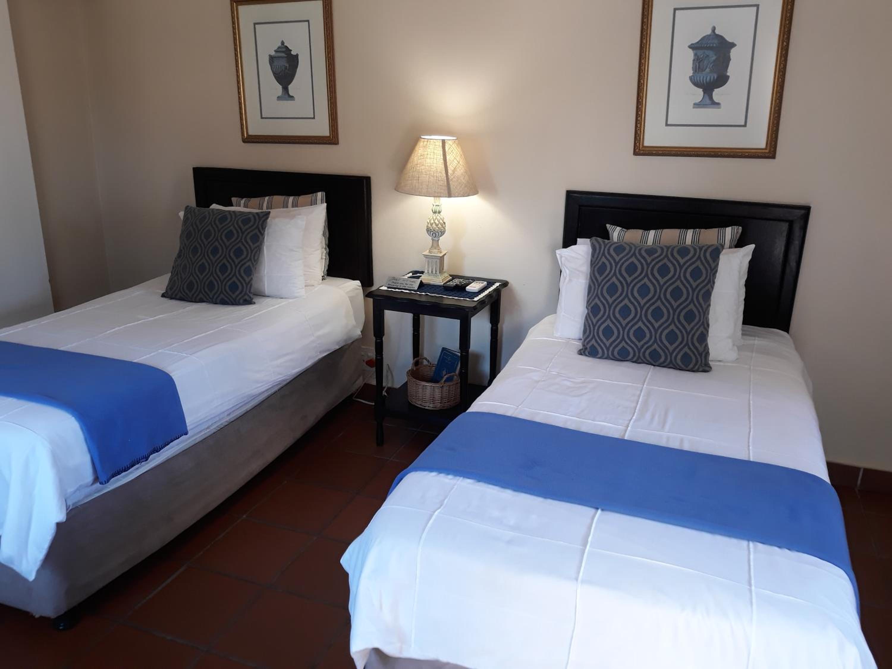 Twin Room - Photo 5