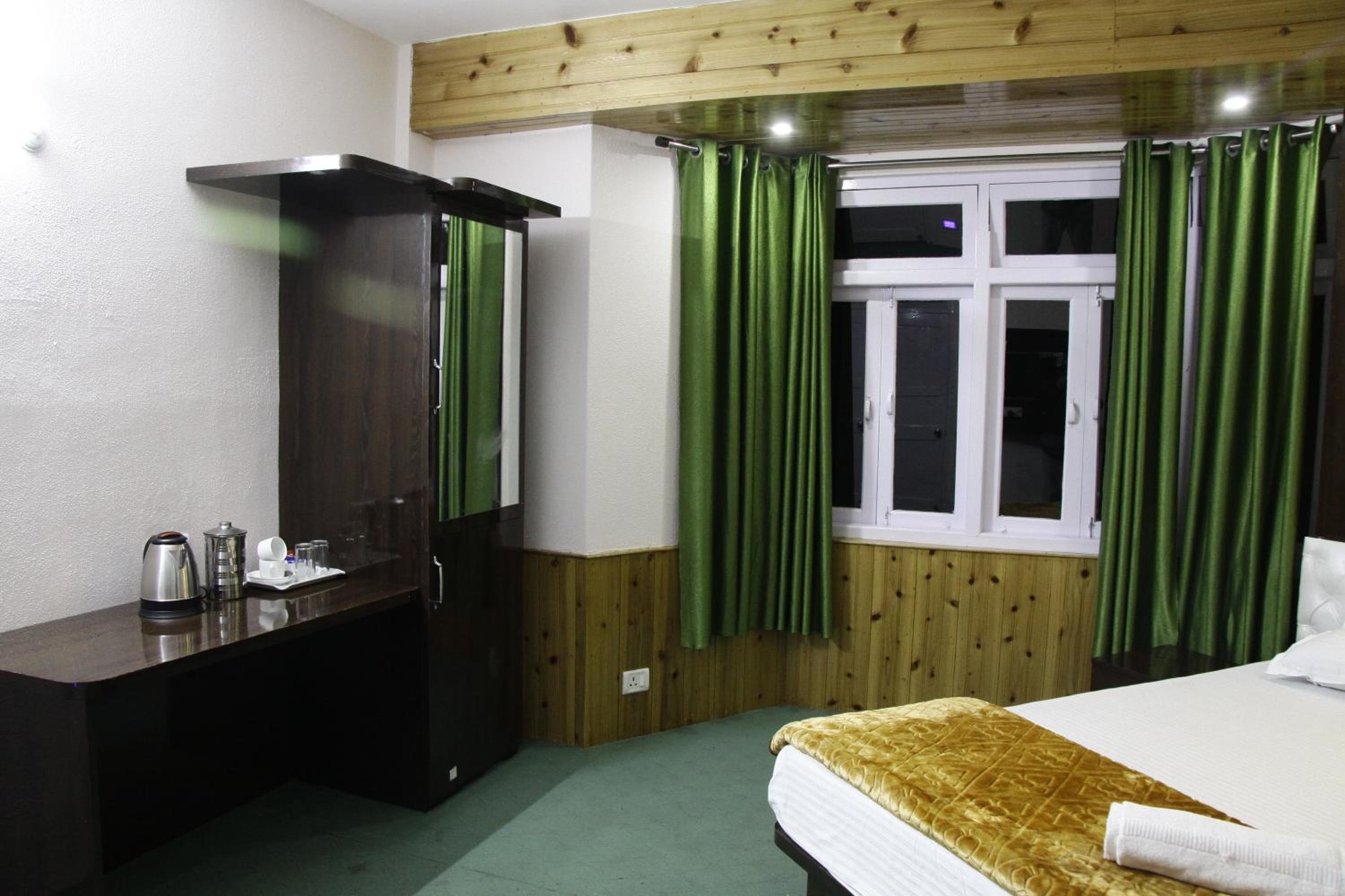 Double Room with Mountain View - Photo 2
